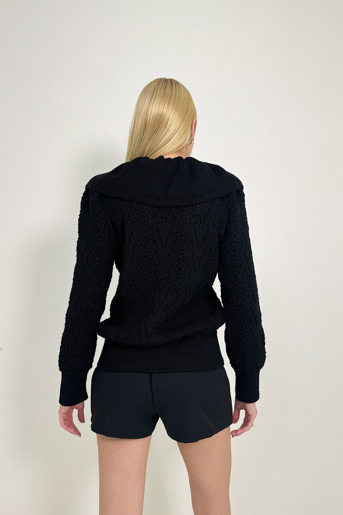 Siyah İncili Triko Kazak