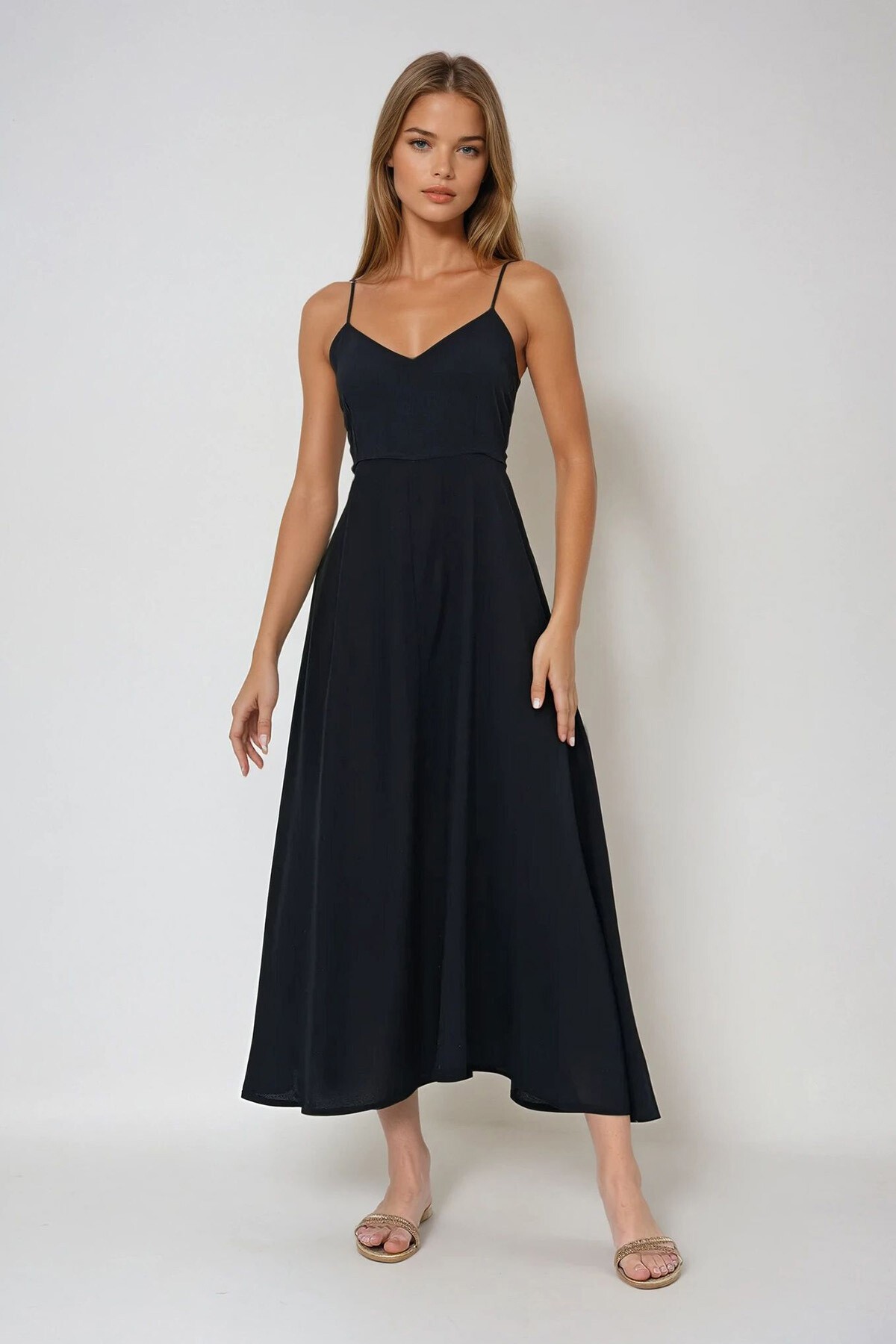 Siyah İp Askılı Sırtı Bağlama Detaylı Maxi Boy Yazlık Elbise