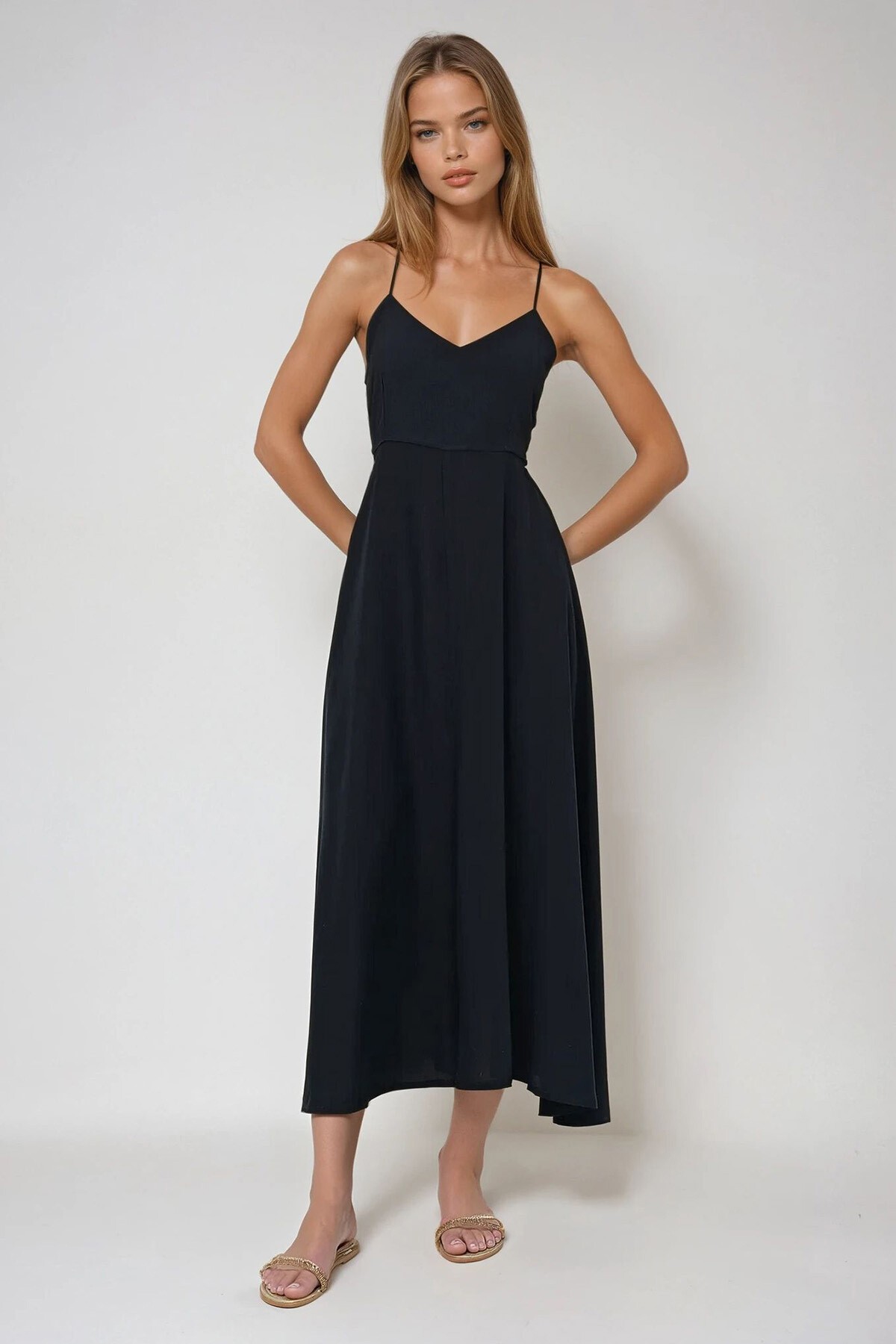 Siyah İp Askılı Sırtı Bağlama Detaylı Maxi Boy Yazlık Elbise