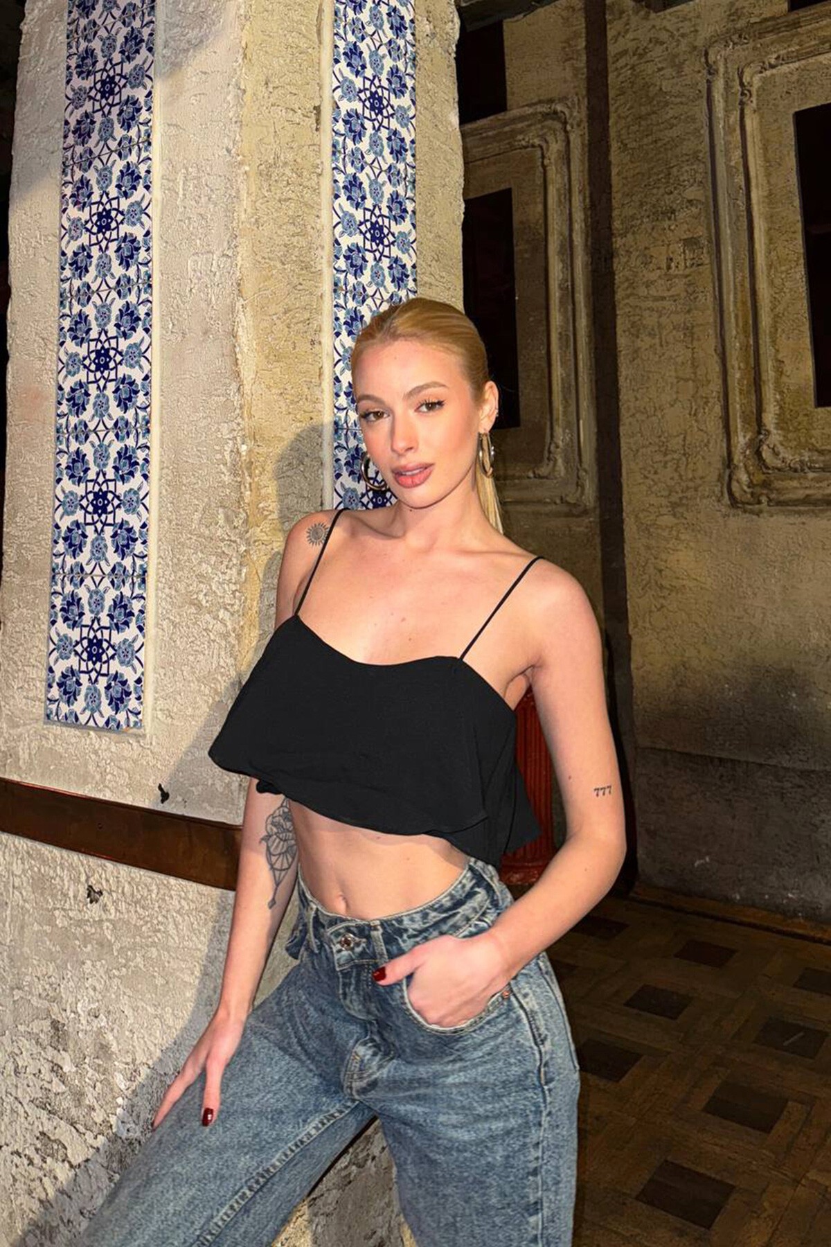 Siyah İp Askılı Volanlı Crop Büstiyer