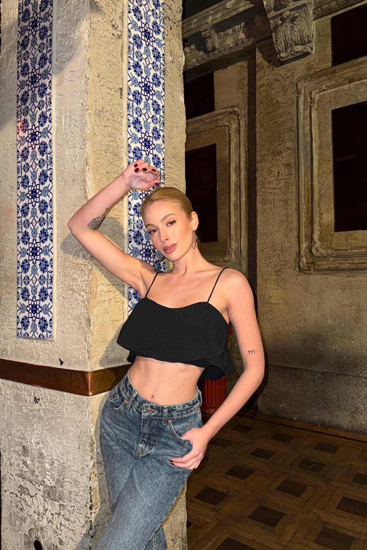 Siyah İp Askılı Volanlı Crop Büstiyer