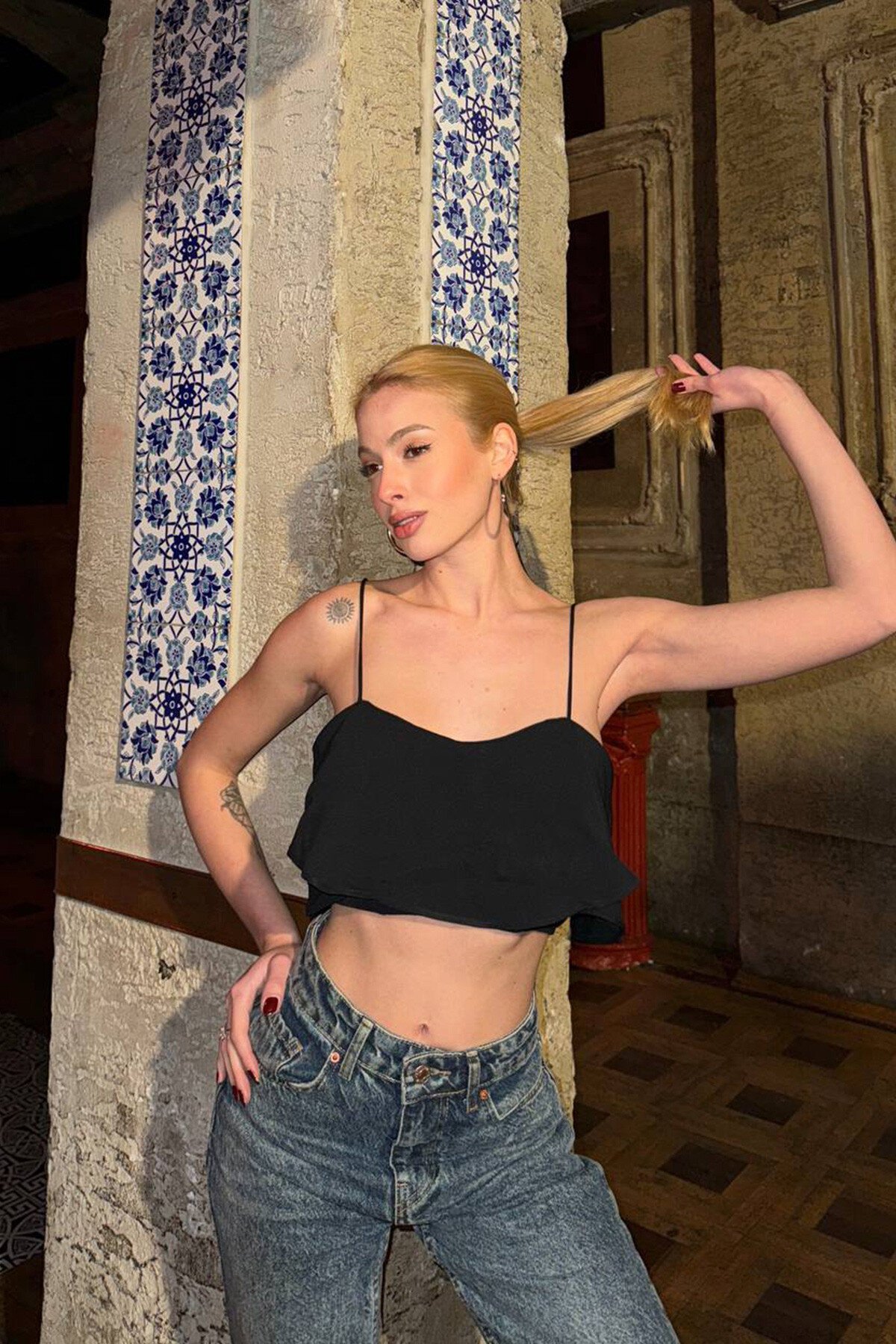 Siyah İp Askılı Volanlı Crop Büstiyer