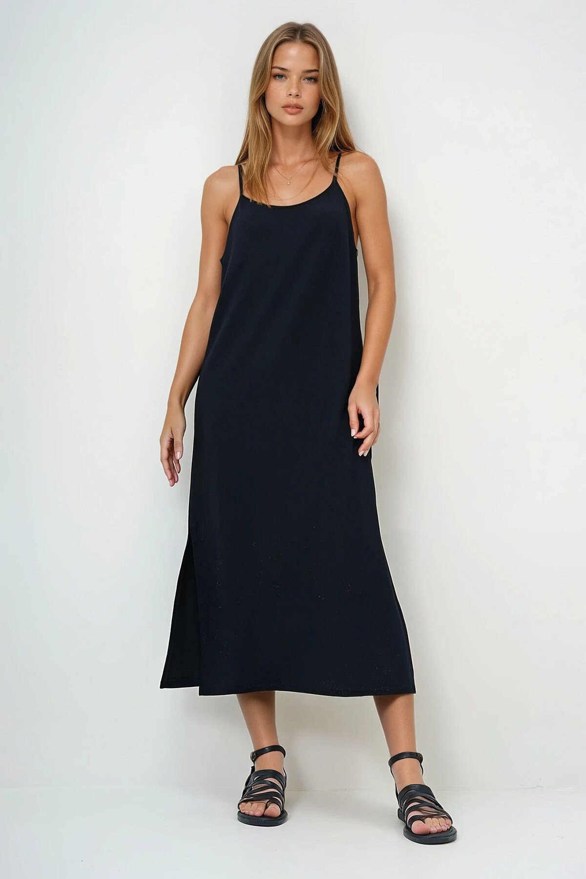 Siyah İp Askılı Yırtmaçlı Yazlık Örme Elbise