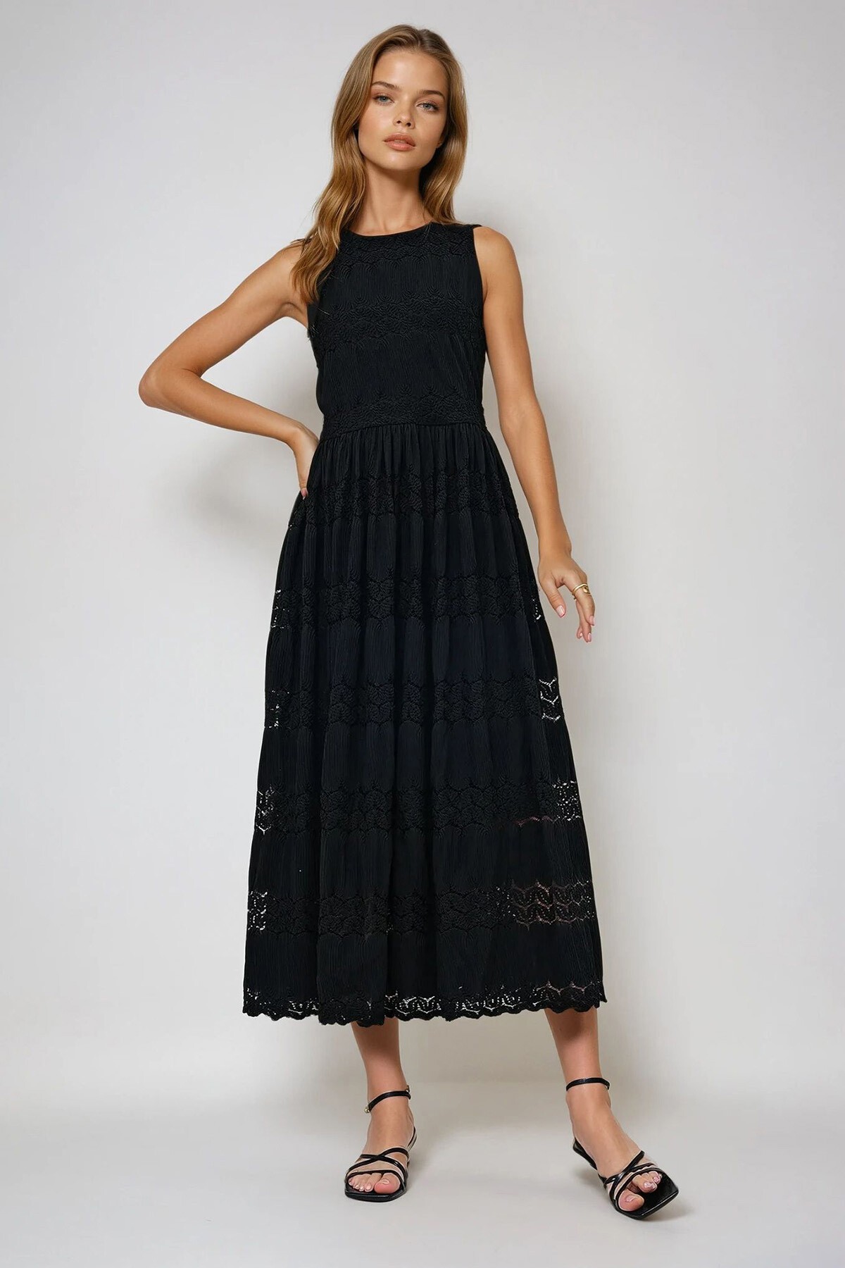 Siyah Kalın Askılı Motif İşlemeli Astarlı Maxi Boy Elbise