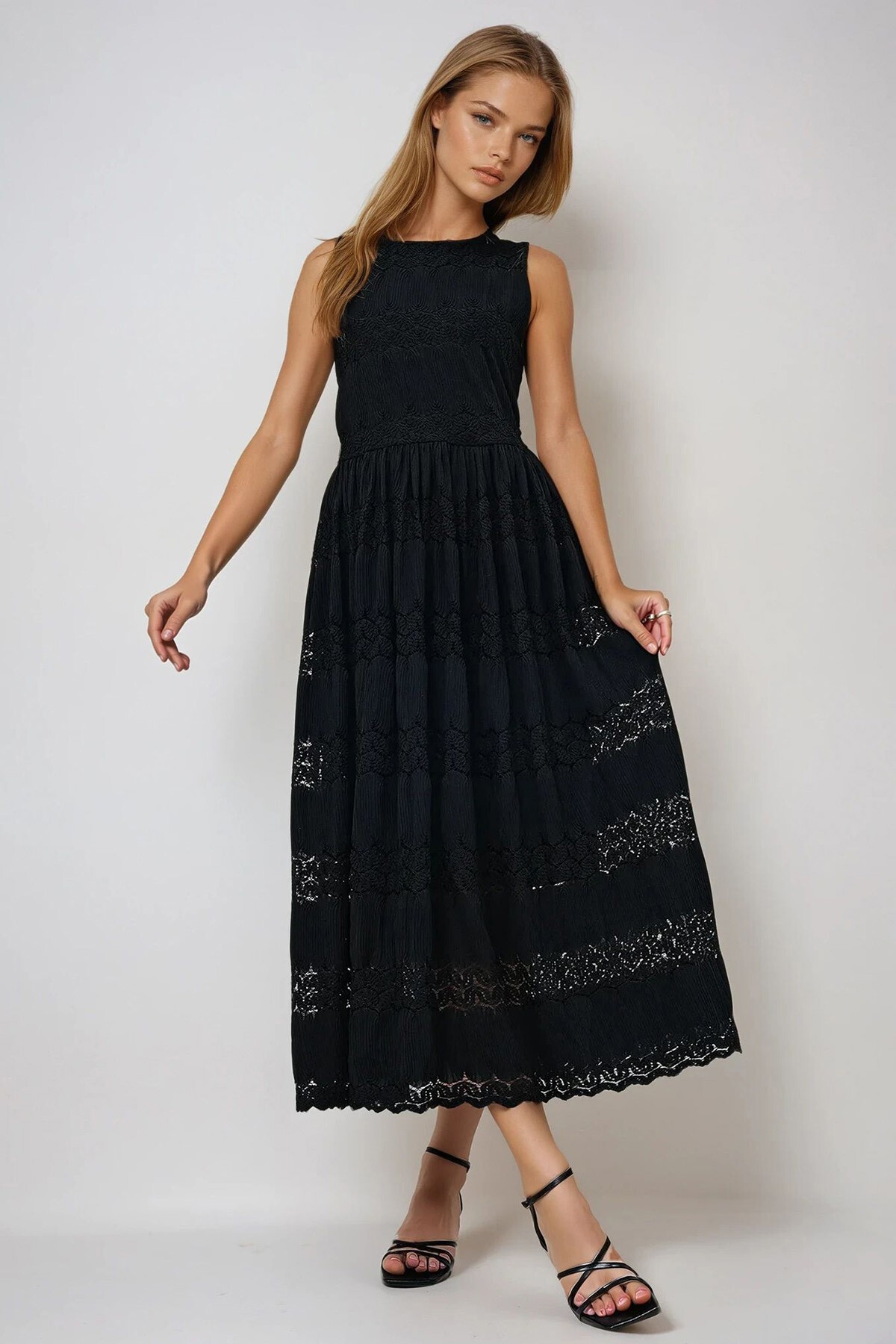 Siyah Kalın Askılı Motif İşlemeli Astarlı Maxi Boy Elbise