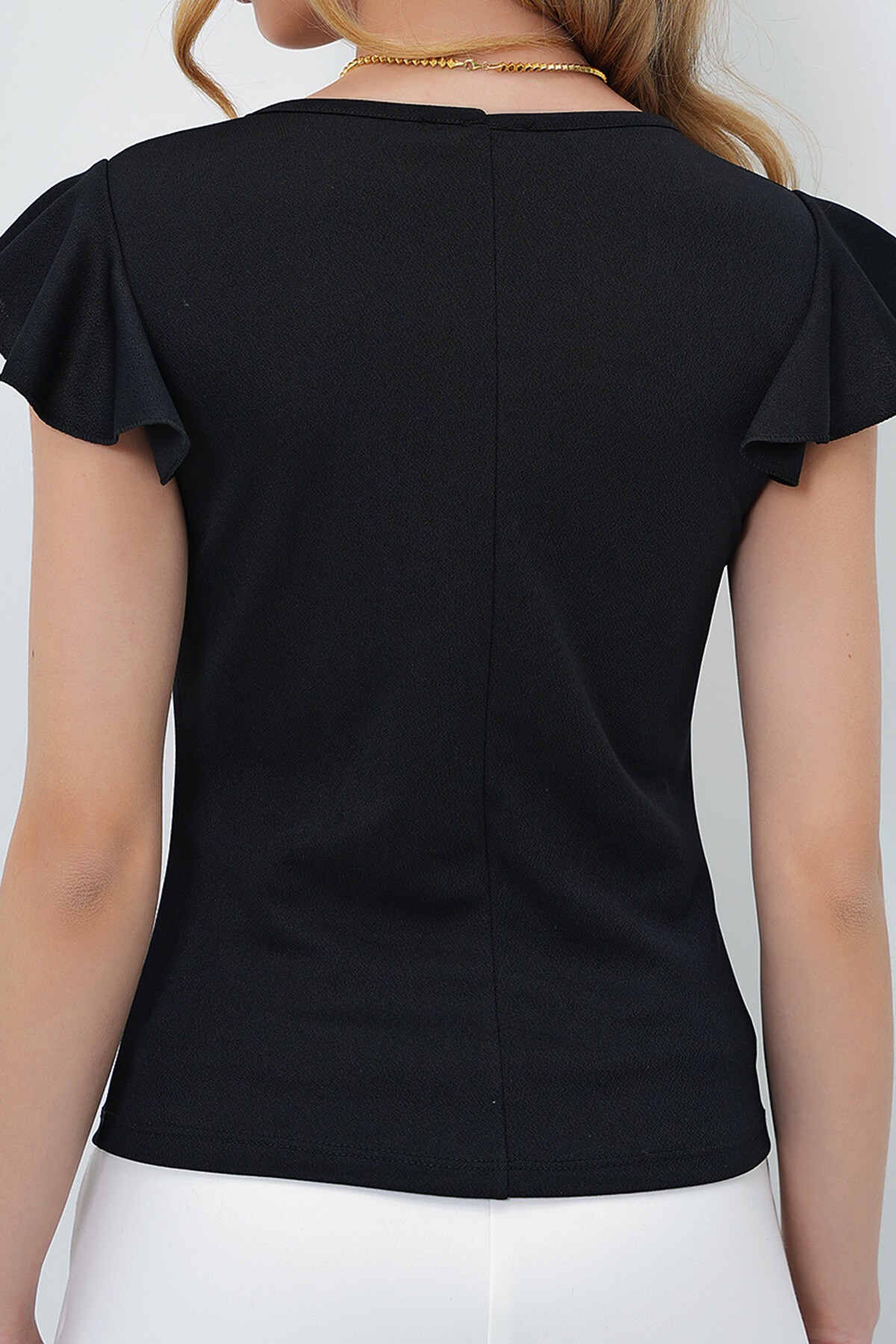 Siyah Kalp Yaka Omuzları Fırfırlı Büzgü Detaylı Örme Krep Bluz