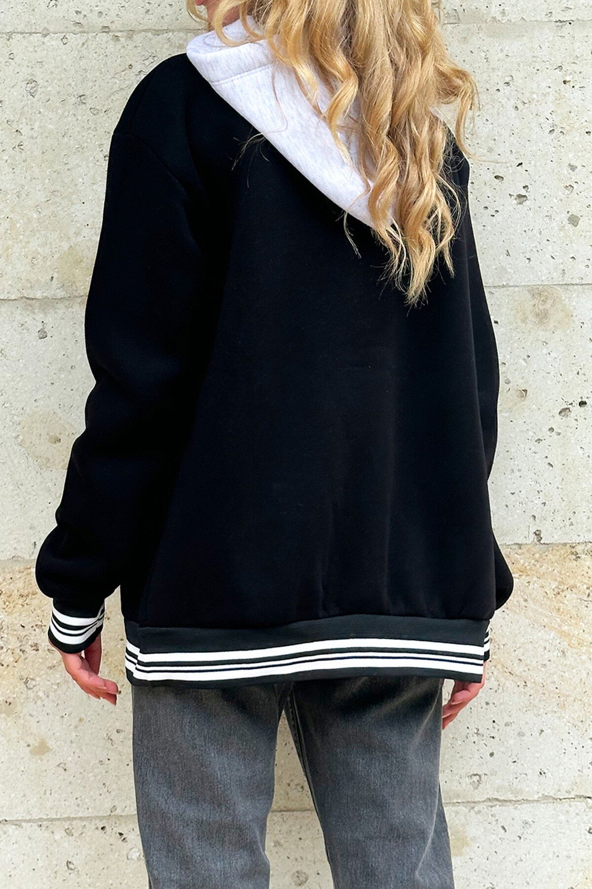 Siyah Kapüşon Detaylı Baskılı Düğmeli Bomber Ceket