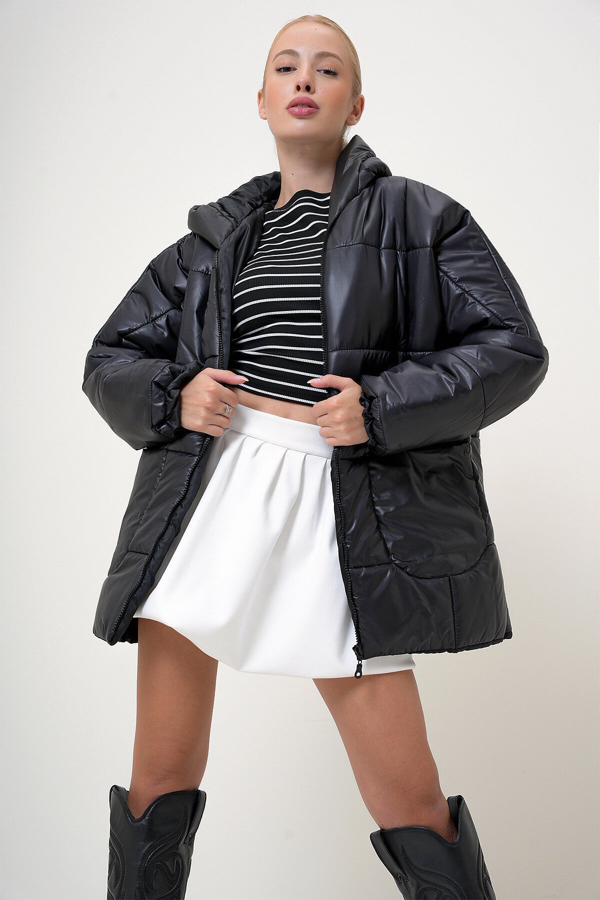 Siyah Kapüşonlu Fleto Cepli Puffer Fashion Oversize Şişme Mont