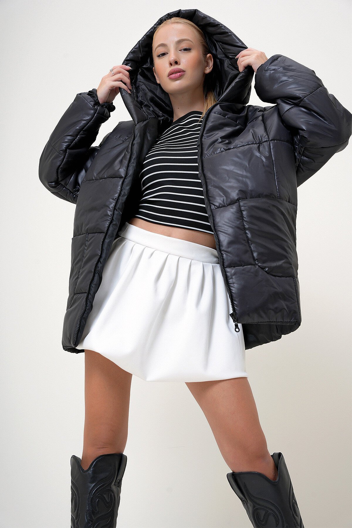 Siyah Kapüşonlu Fleto Cepli Puffer Fashion Oversize Şişme Mont