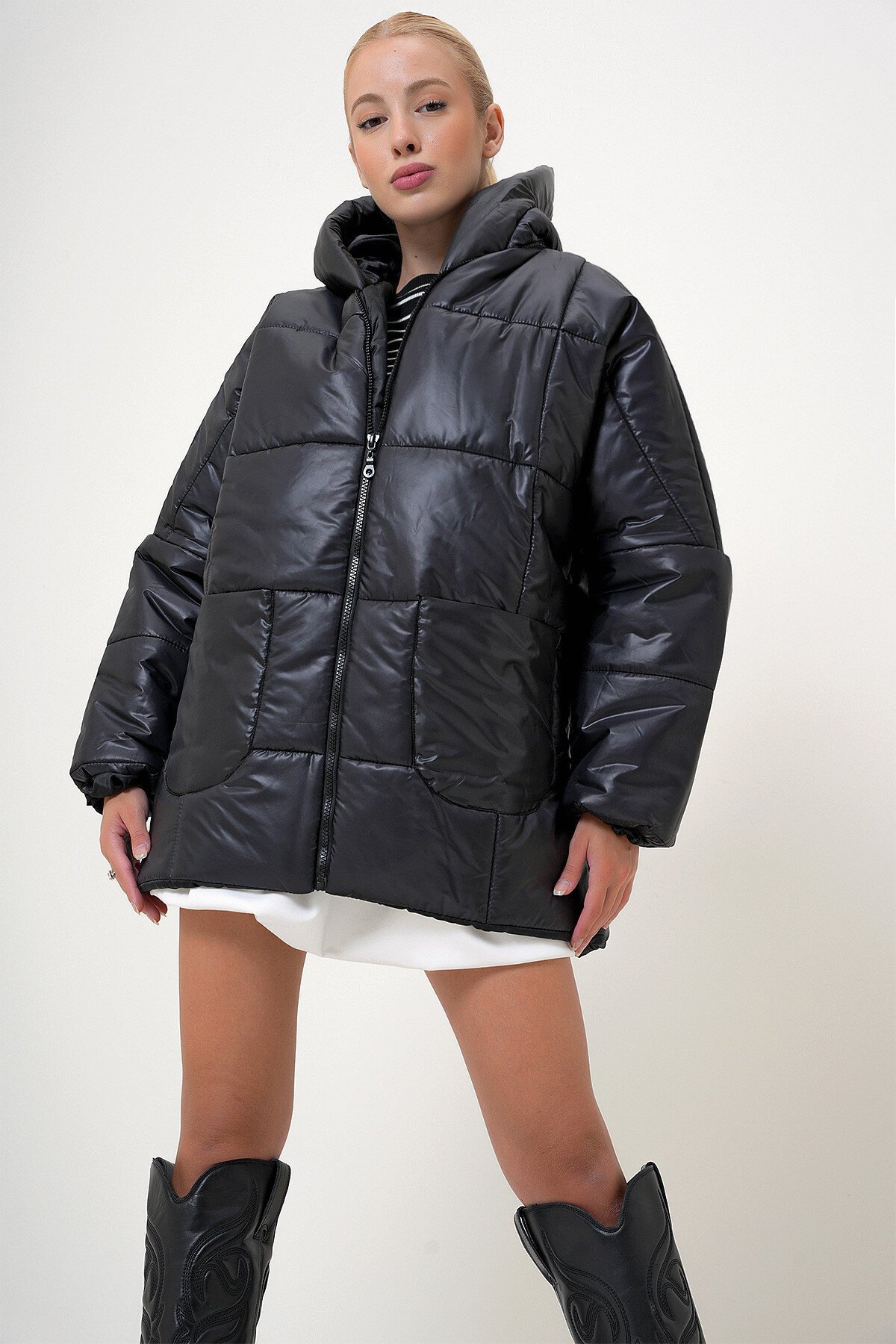 Siyah Kapüşonlu Fleto Cepli Puffer Fashion Oversize Şişme Mont