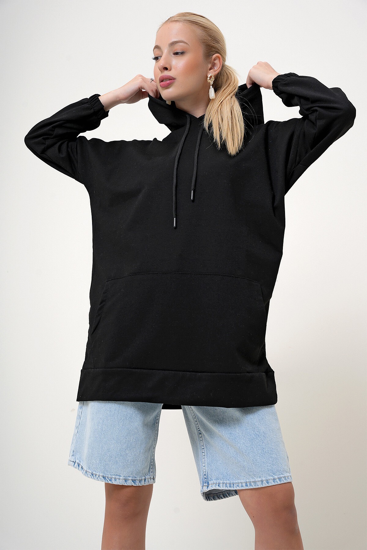 Siyah Kapüşonlu Kanguru Cepli İki İplik Oversize Sweatshirt