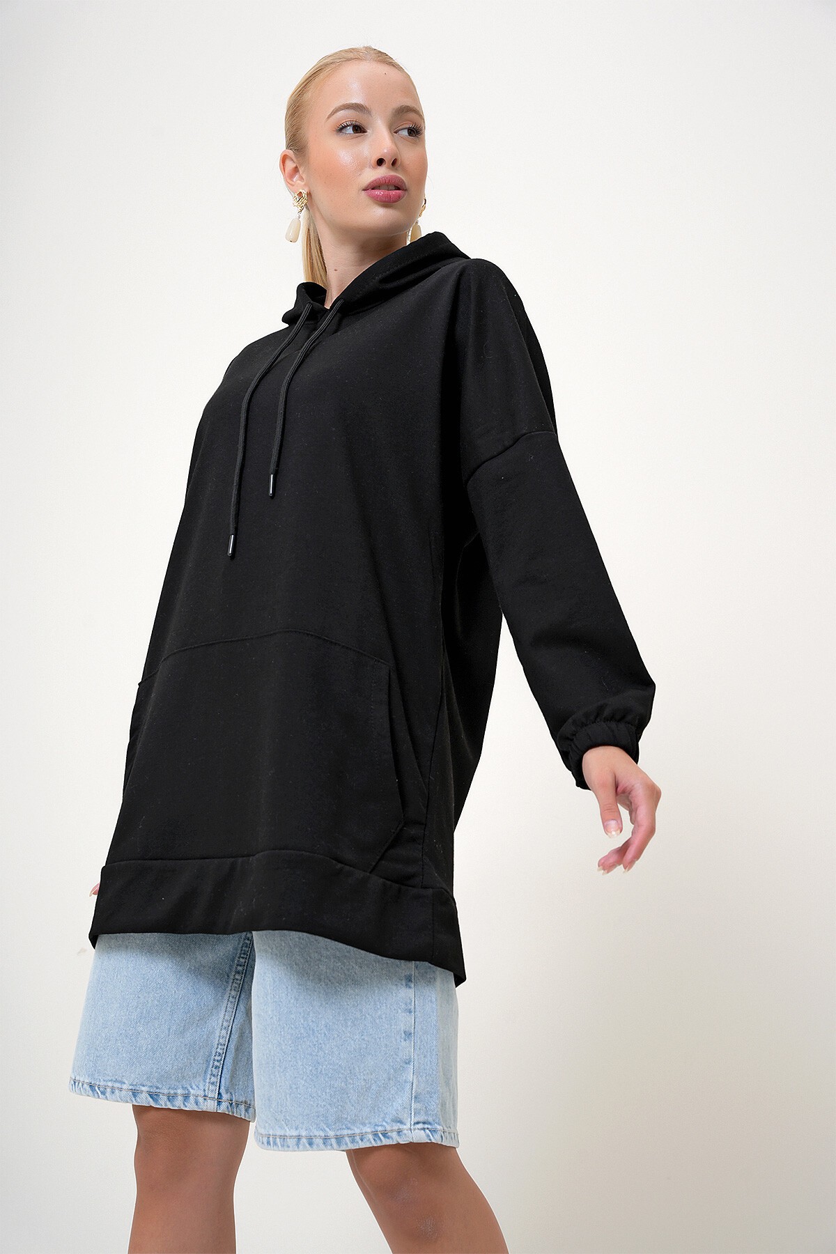 Siyah Kapüşonlu Kanguru Cepli İki İplik Oversize Sweatshirt