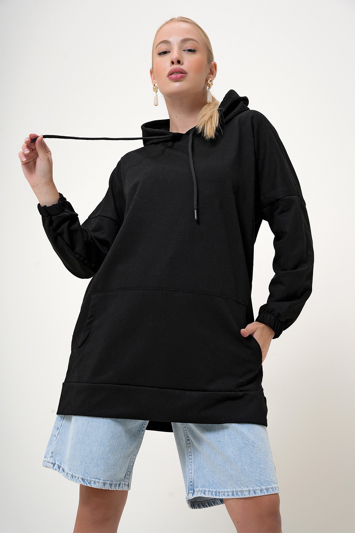 Siyah Kapüşonlu Kanguru Cepli İki İplik Oversize Sweatshirt