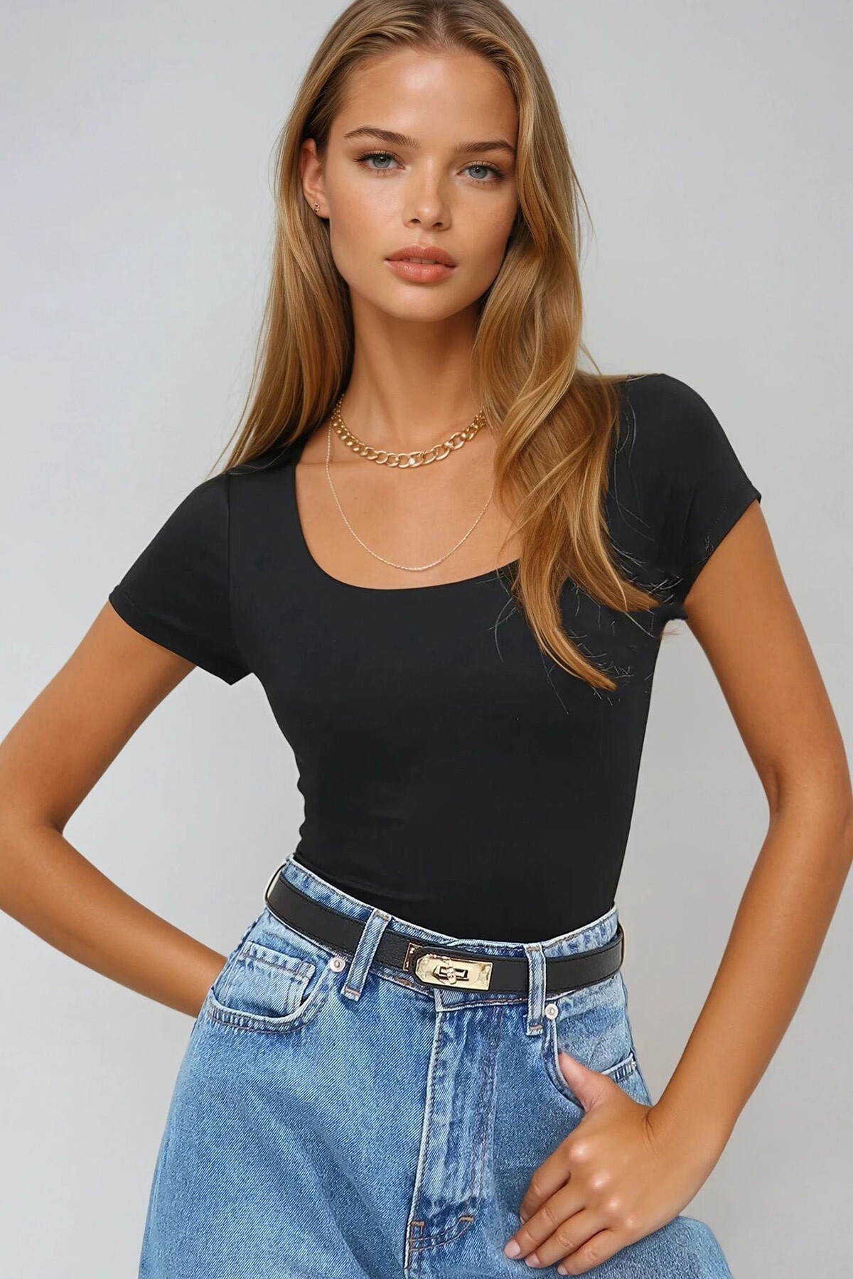 Siyah Kare Yaka Alttan Çıtçıtlı Kısa Kollu Body