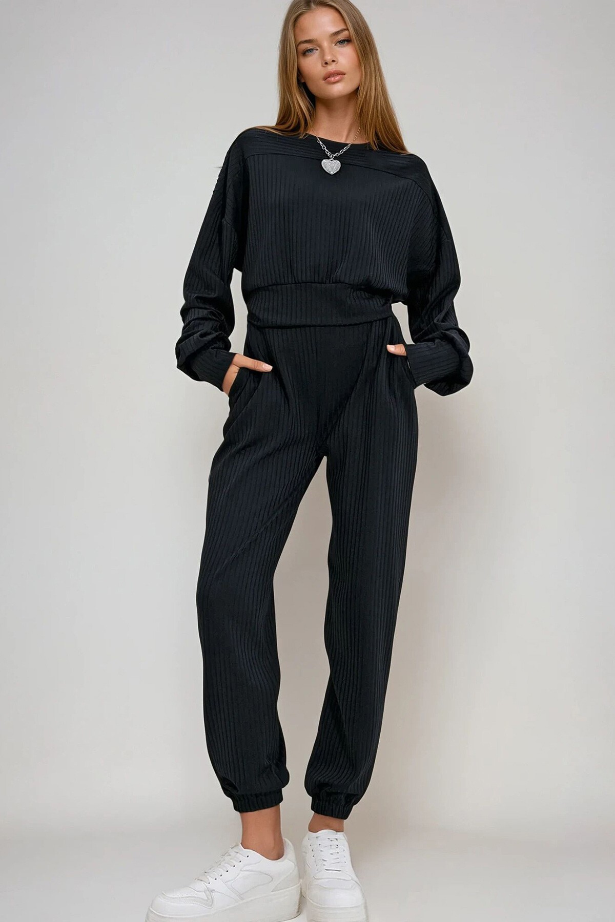 Siyah Kayık Yaka Düğme Detaylı Crop Üst Ve Jogging Pantolon İkili Takım