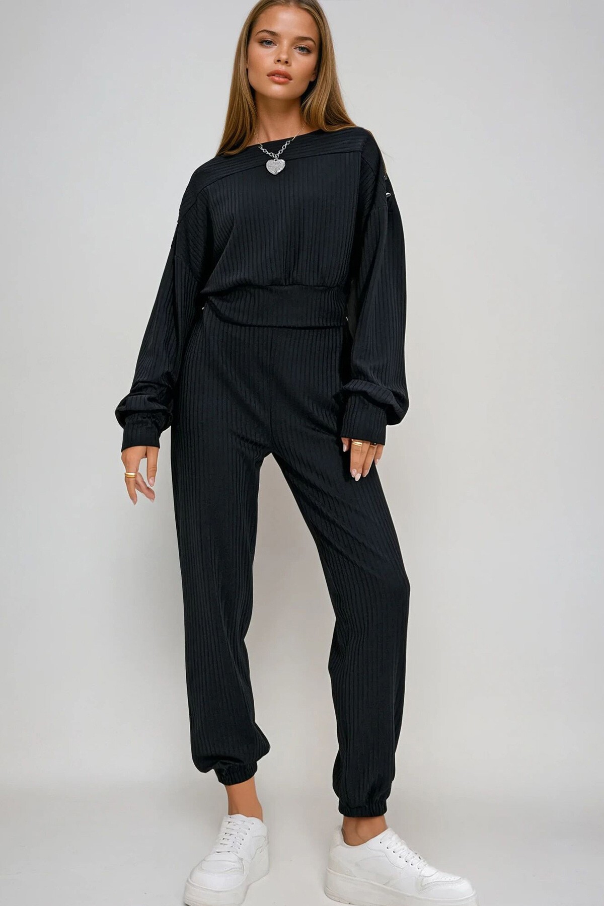 Siyah Kayık Yaka Düğme Detaylı Crop Üst Ve Jogging Pantolon İkili Takım