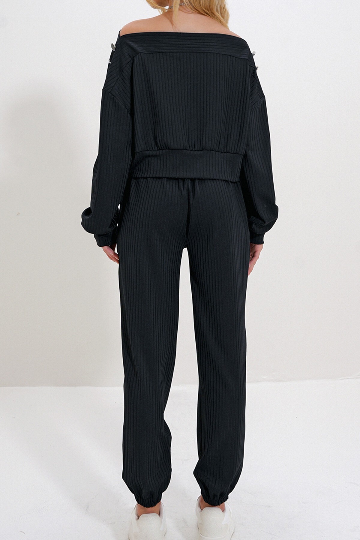 Siyah Kayık Yaka Düğme Detaylı Crop Üst Ve Jogging Pantolon İkili Takım