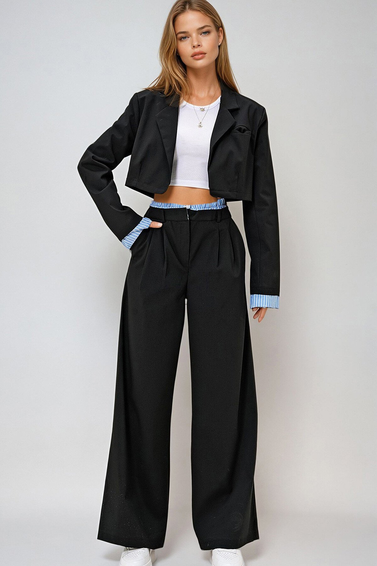Siyah Kolları Garnili  Crop Ceket Ve Pantolon Takım