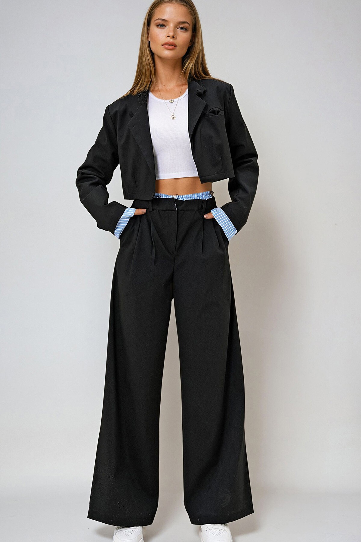 Siyah Kolları Garnili  Crop Ceket Ve Pantolon Takım