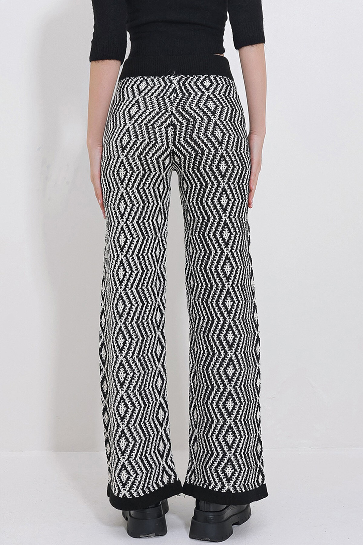 Siyah Krem Etnik Desenli Yüksek Bel Triko Palazzo Pantolon