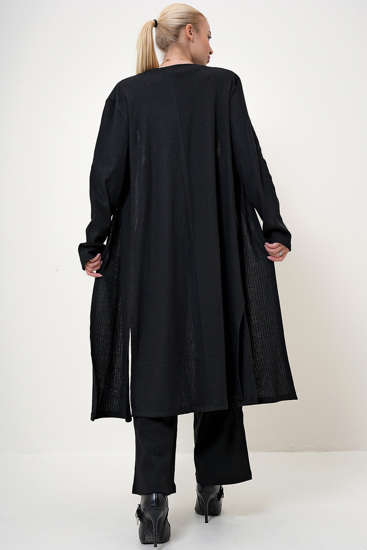 Siyah Omuzu Vatkalı Bisiklet Yaka Bluz Pantolon Ve Hırkalı Set Takım