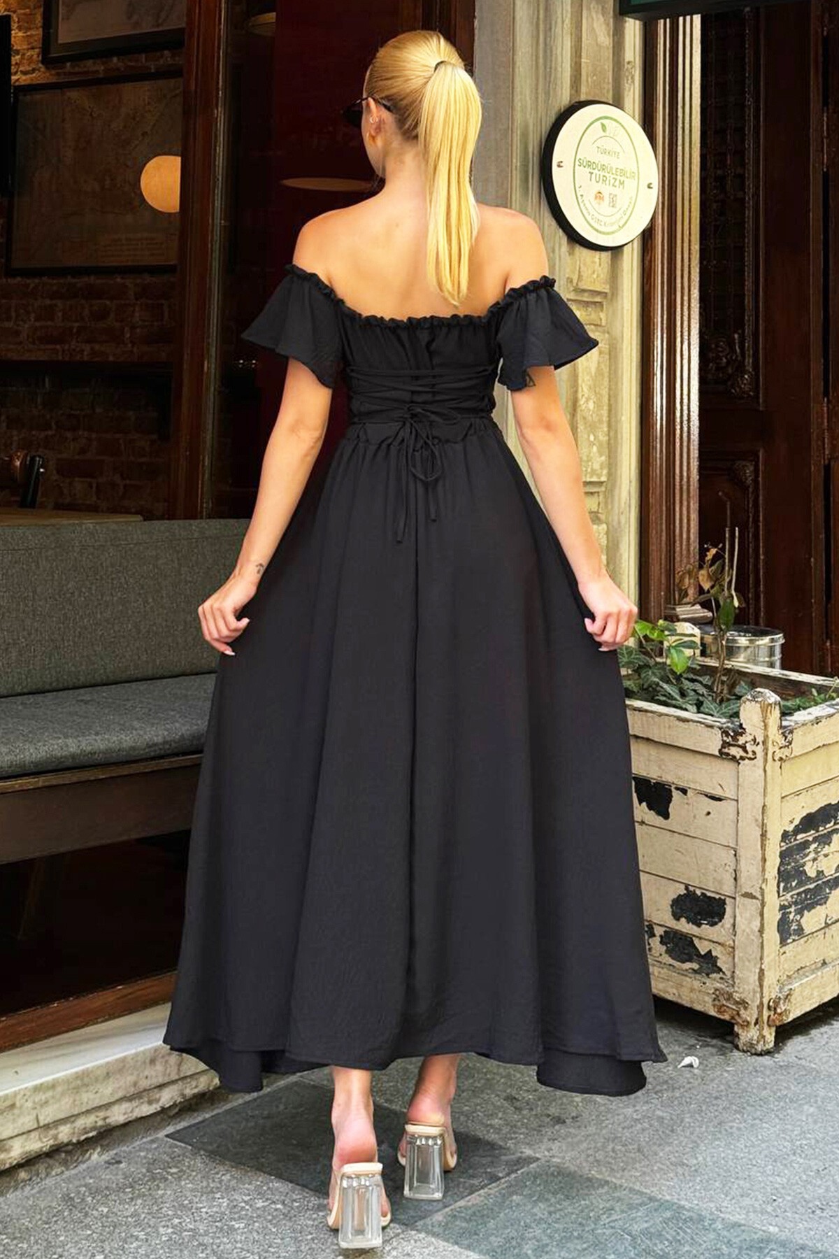 Siyah Önü Bağlamalı Madonna Yaka Sırt Detaylı Maxi Boy Elbise