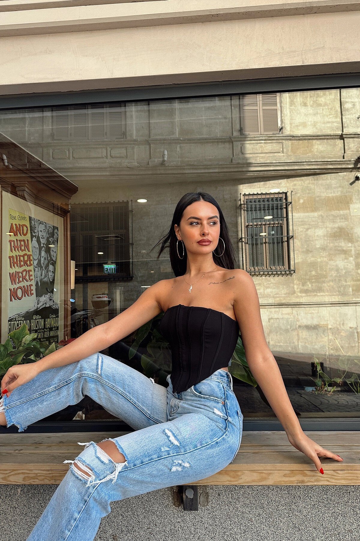 Siyah Önü Kopçalı Straplez Crop Büstiyer