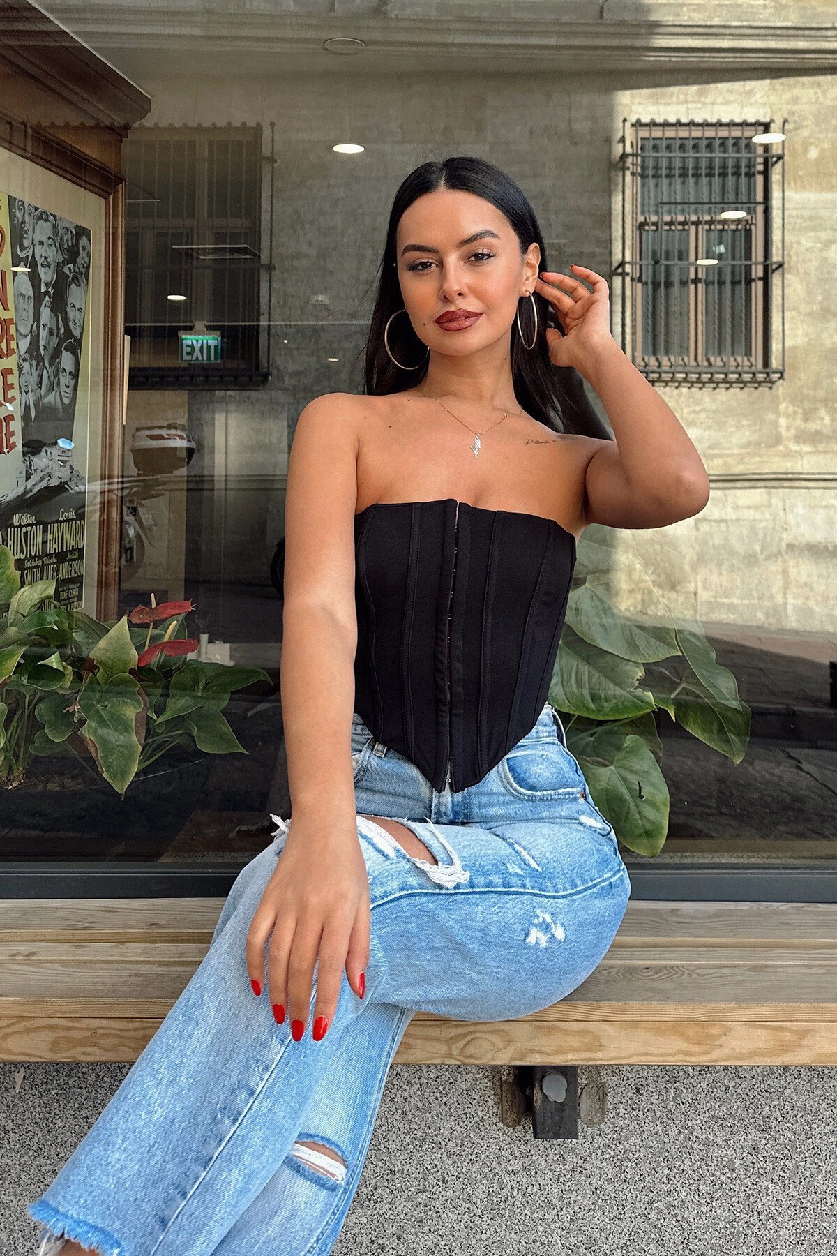 Siyah Önü Kopçalı Straplez Crop Büstiyer