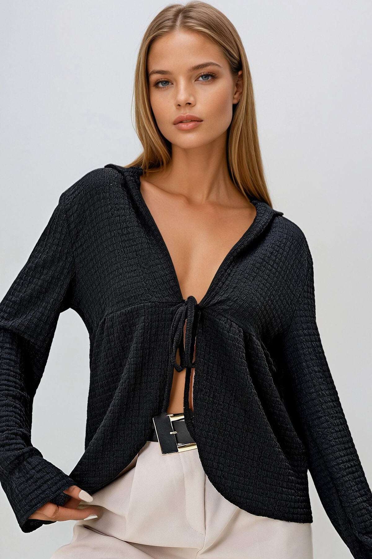 Siyah Polo Yaka Önü Bağlamalı Bürümcük Örme Bluz