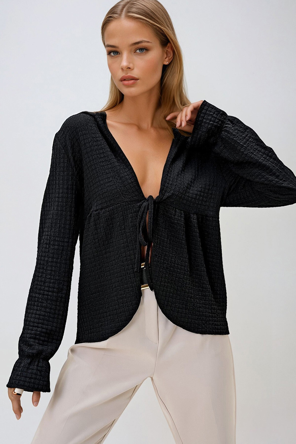Siyah Polo Yaka Önü Bağlamalı Bürümcük Örme Bluz