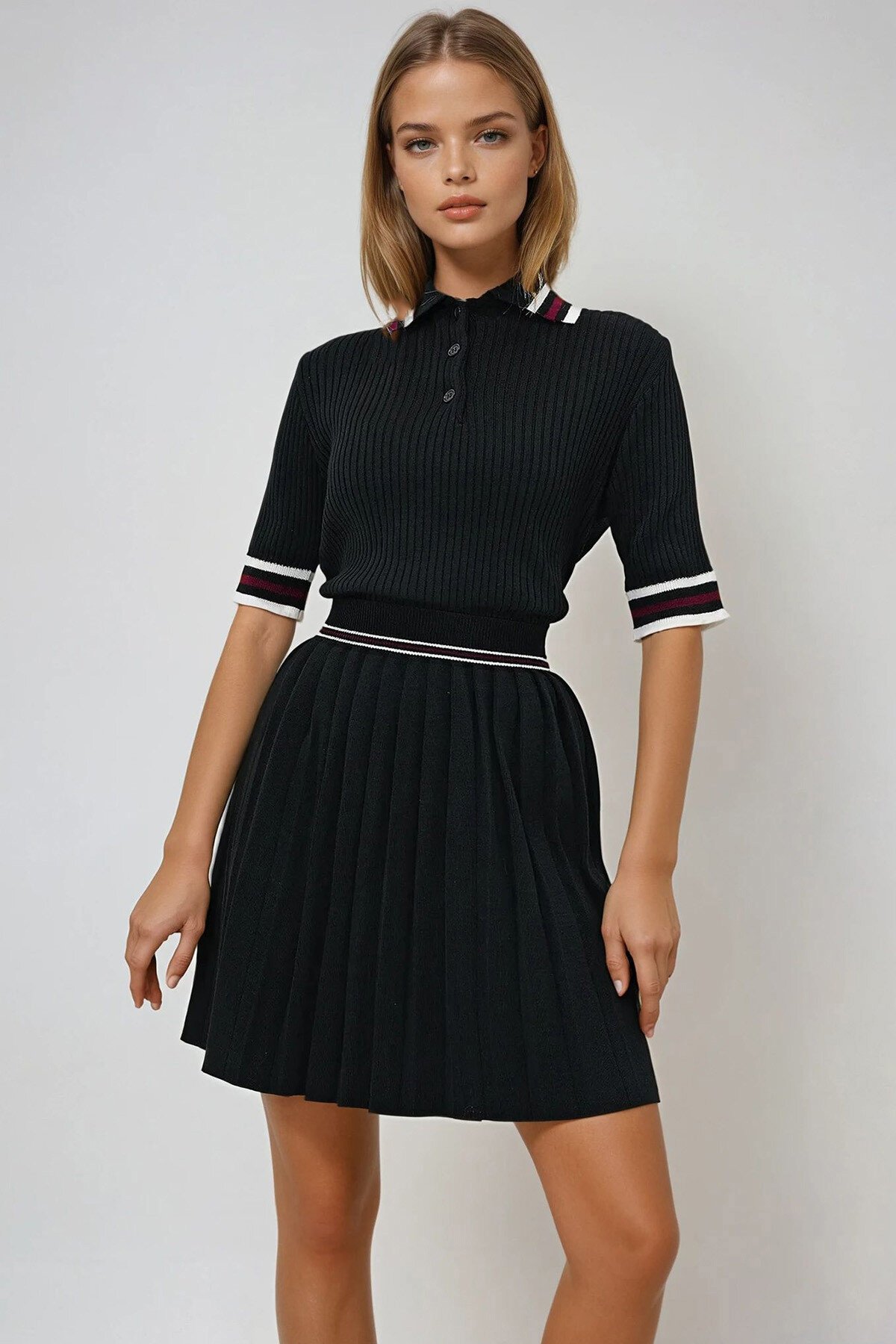 Siyah Polo Yaka Yarım Pat Kısakollu Triko Kazak Ve Mini Boy Etek Takım