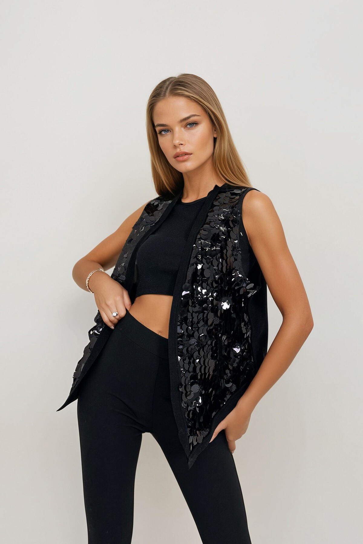 Siyah Pul Payet Yelek