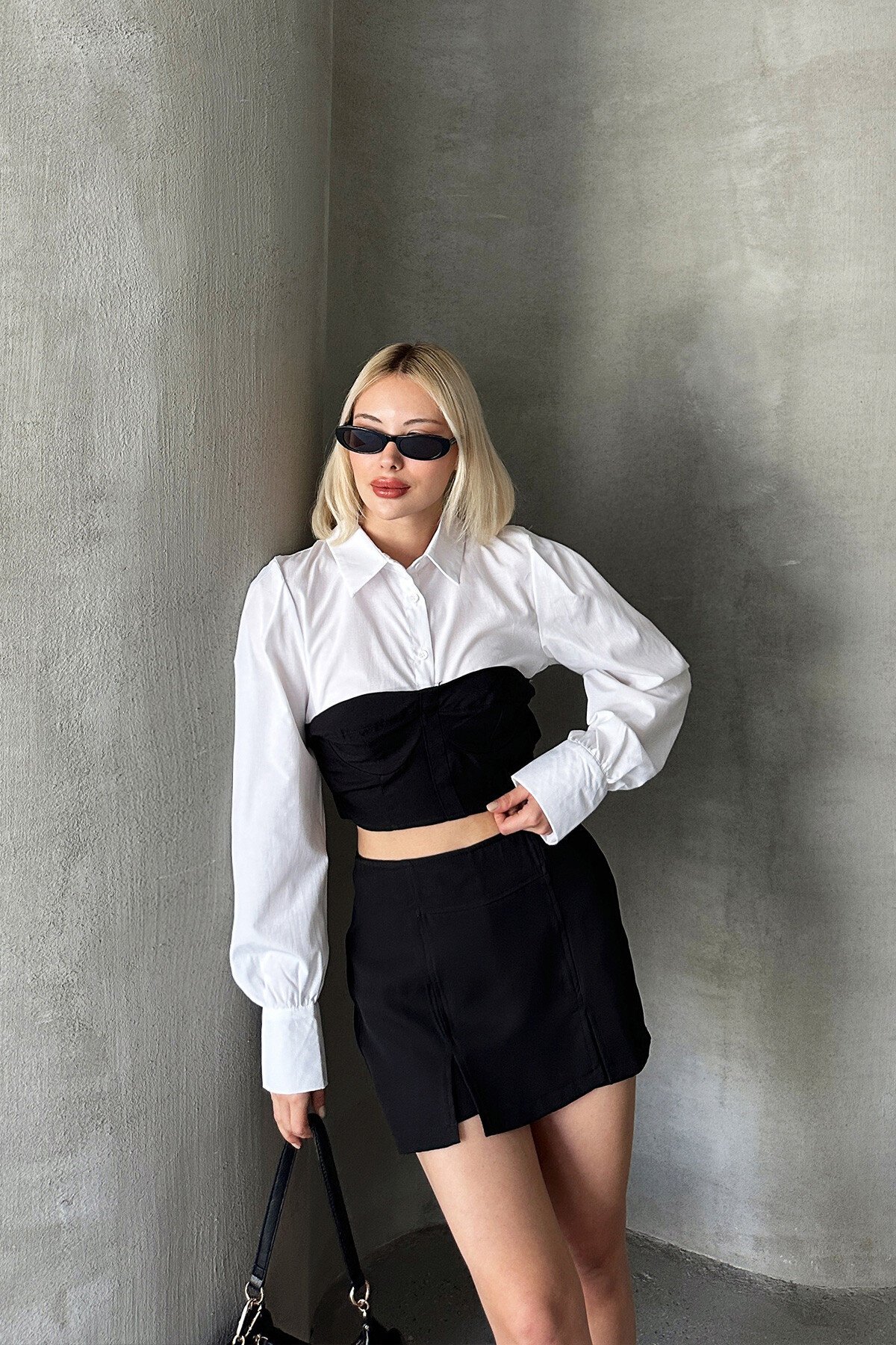 Siyah Renk Bloklu Çift Yönlü Crop Gömlek