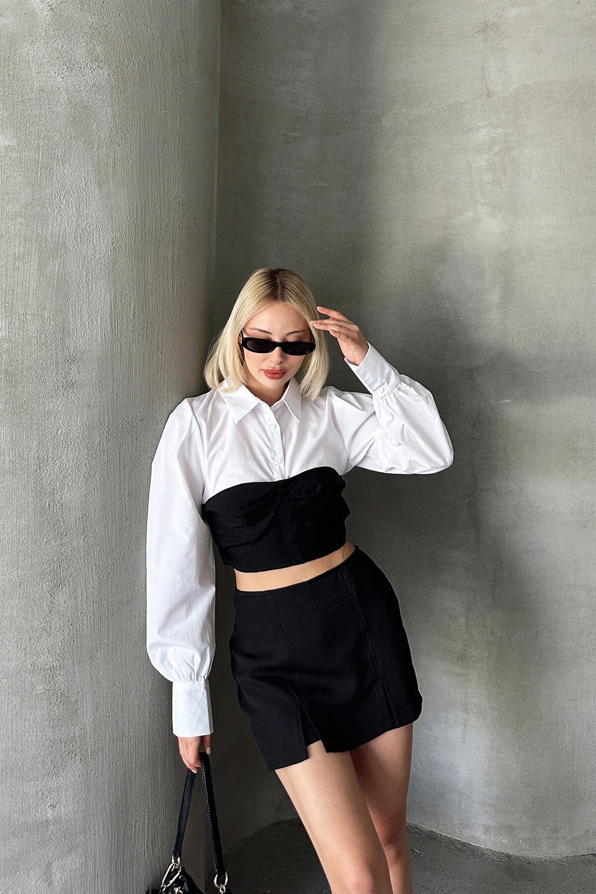 Siyah Renk Bloklu Çift Yönlü Crop Gömlek