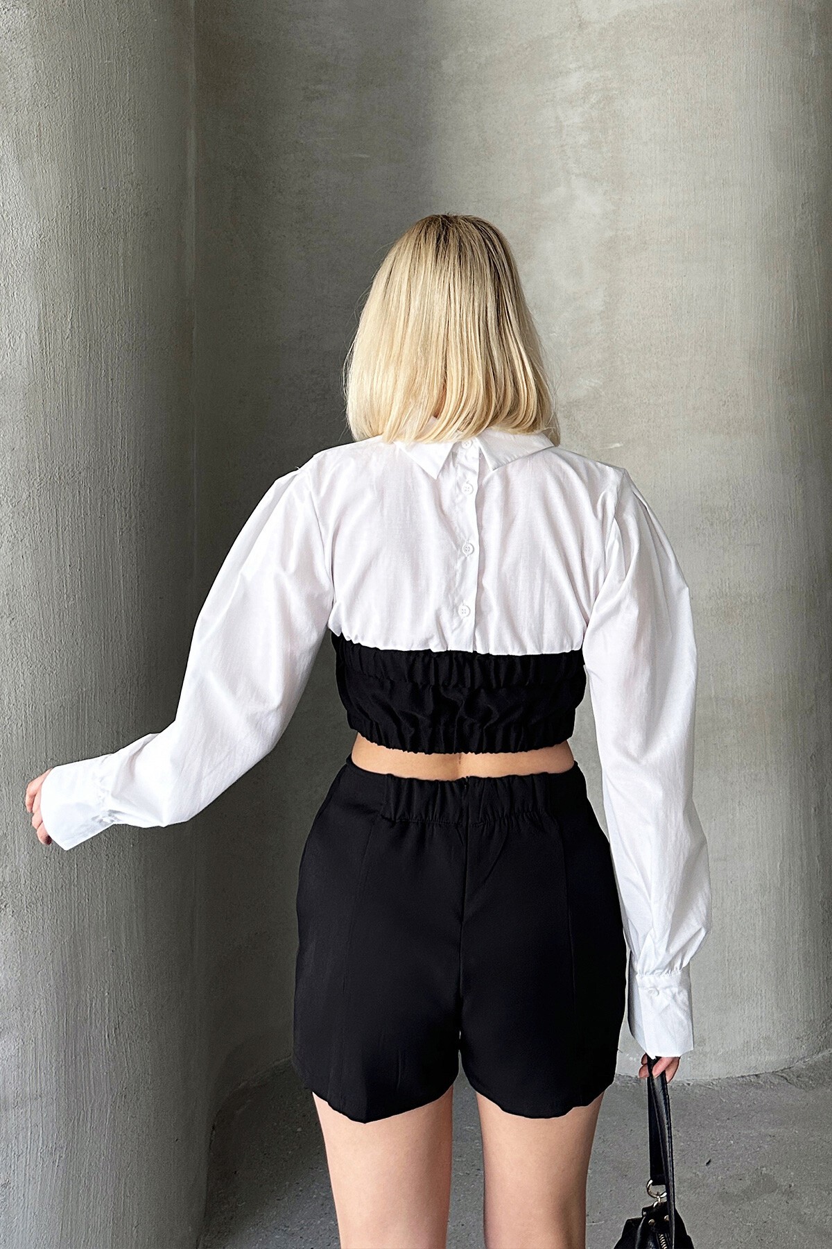 Siyah Renk Bloklu Çift Yönlü Crop Gömlek