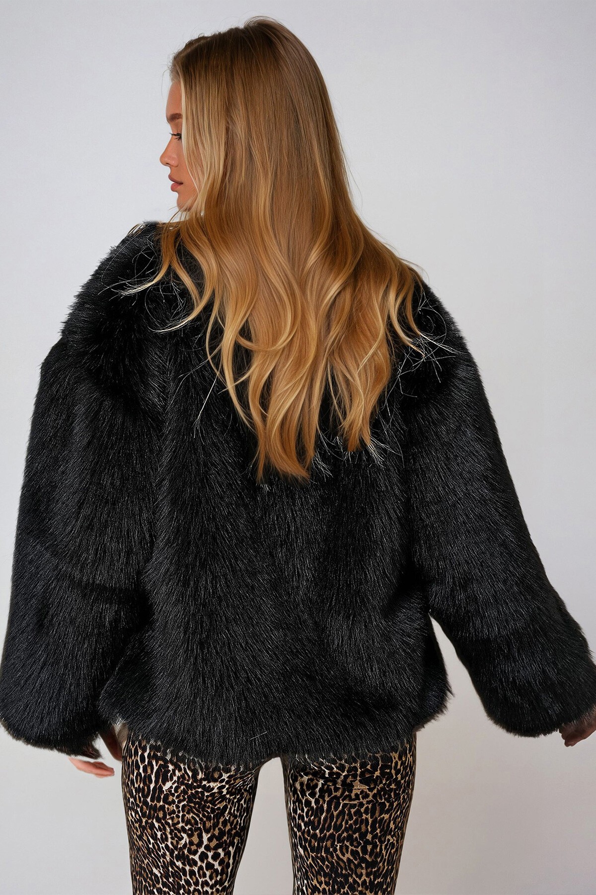 Siyah Şal Yaka İçi Astarlı Kürk Ceket