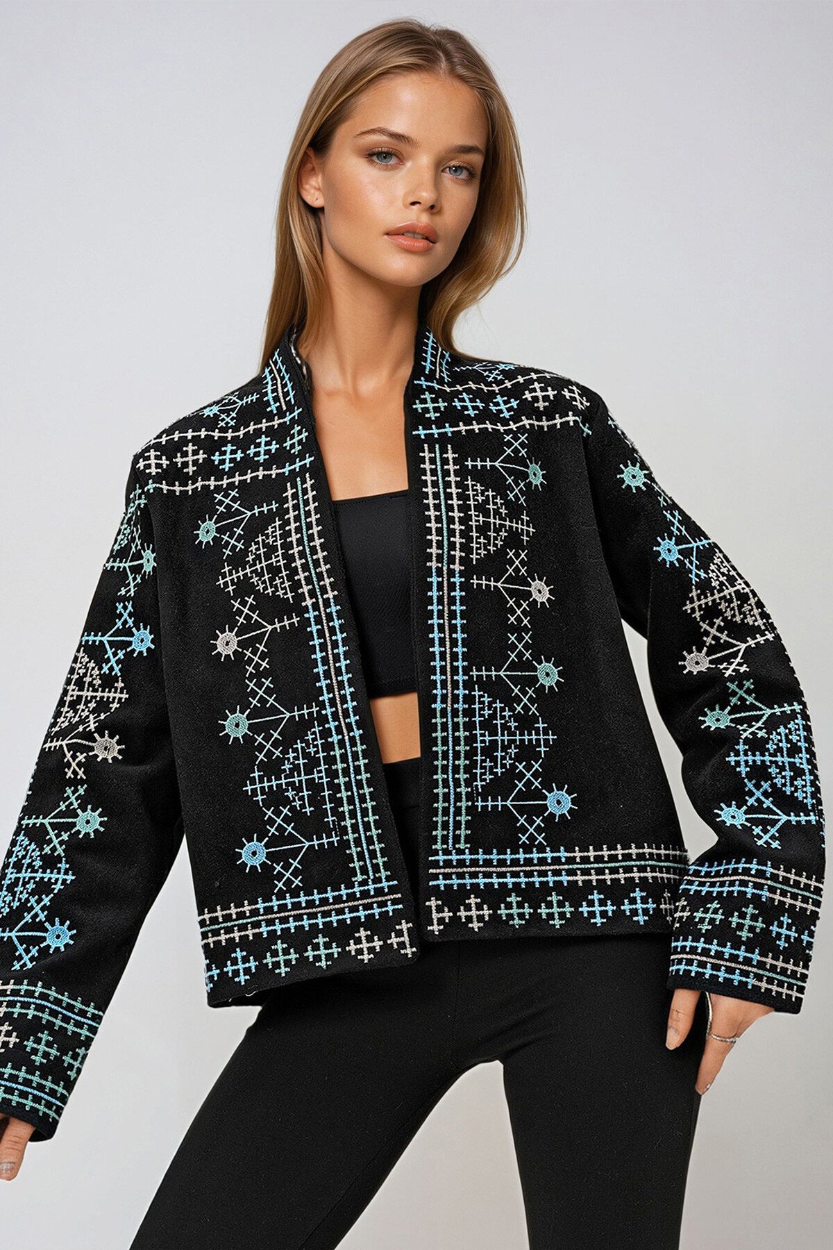 Siyah Şal Yaka Nakış İşlemeli Kaşe Ceket