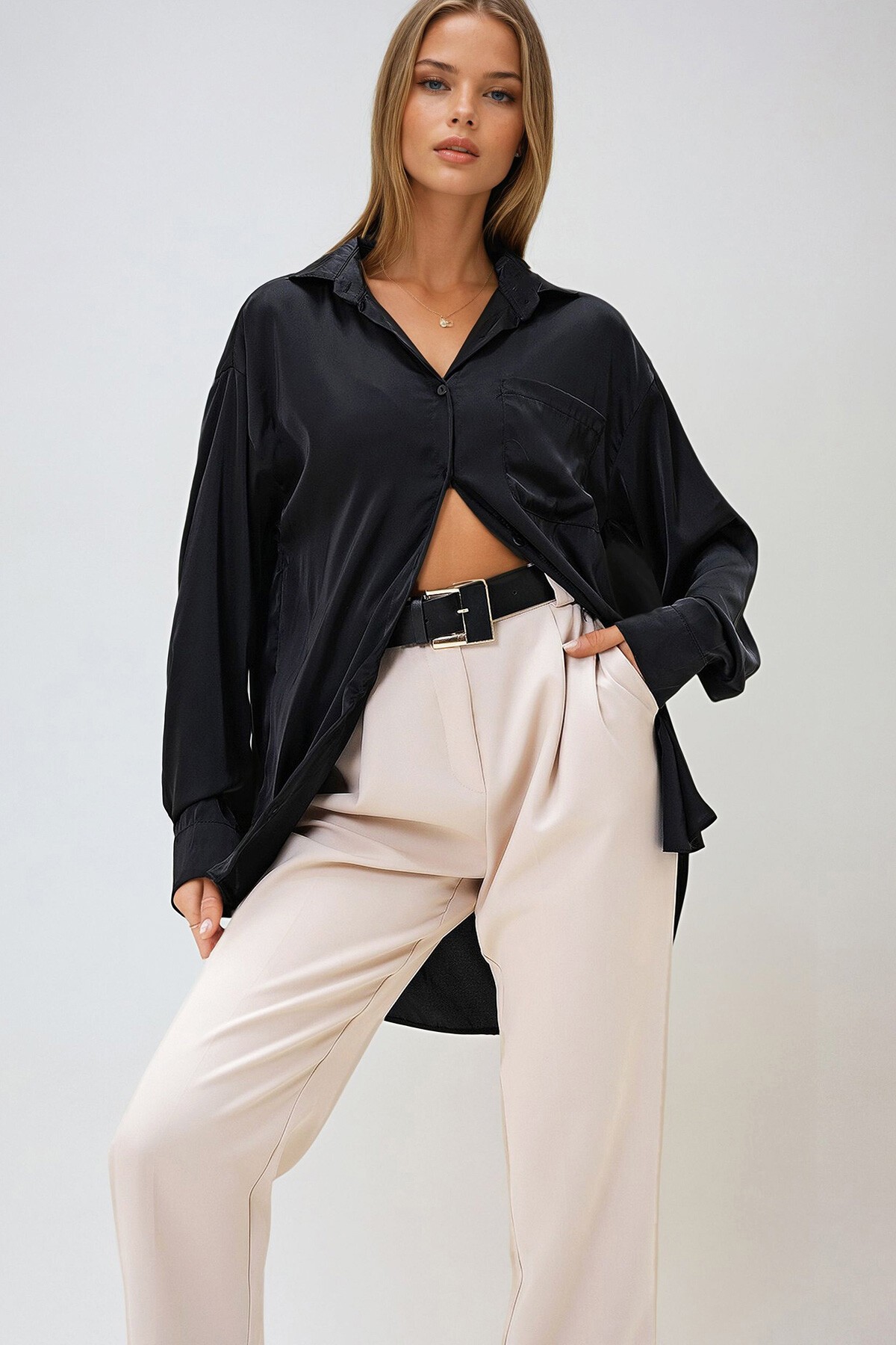 Siyah Tek Cepli İpek Saten Oversize Gömlek