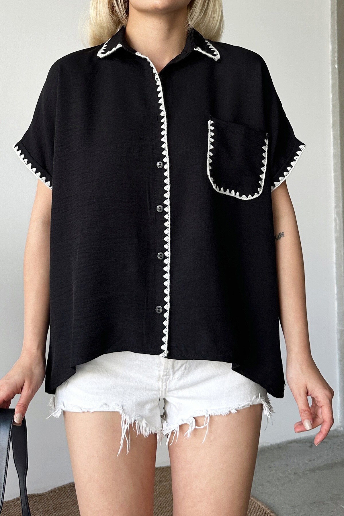 Siyah Tek Cepli İşleme Detaylı Keten Gömlek