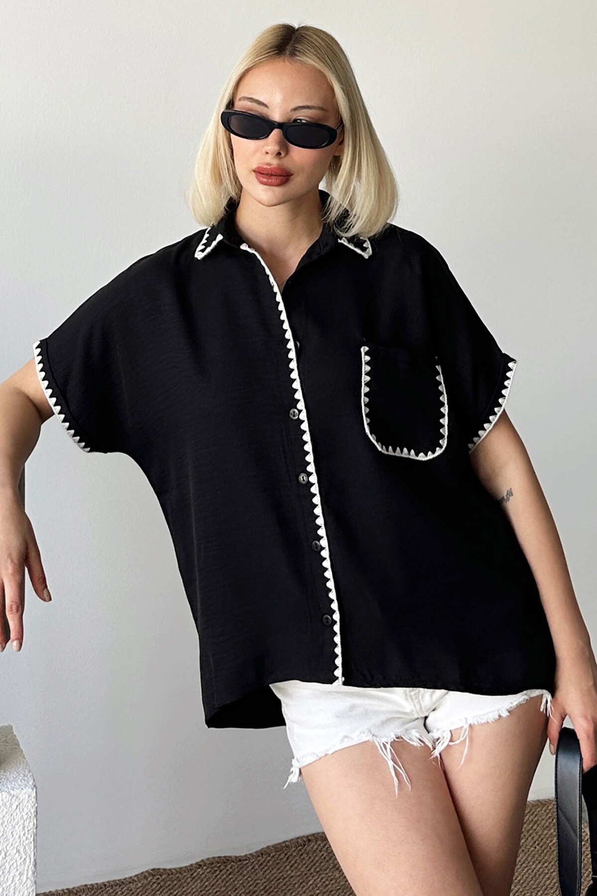 Siyah Tek Cepli İşleme Detaylı Keten Gömlek