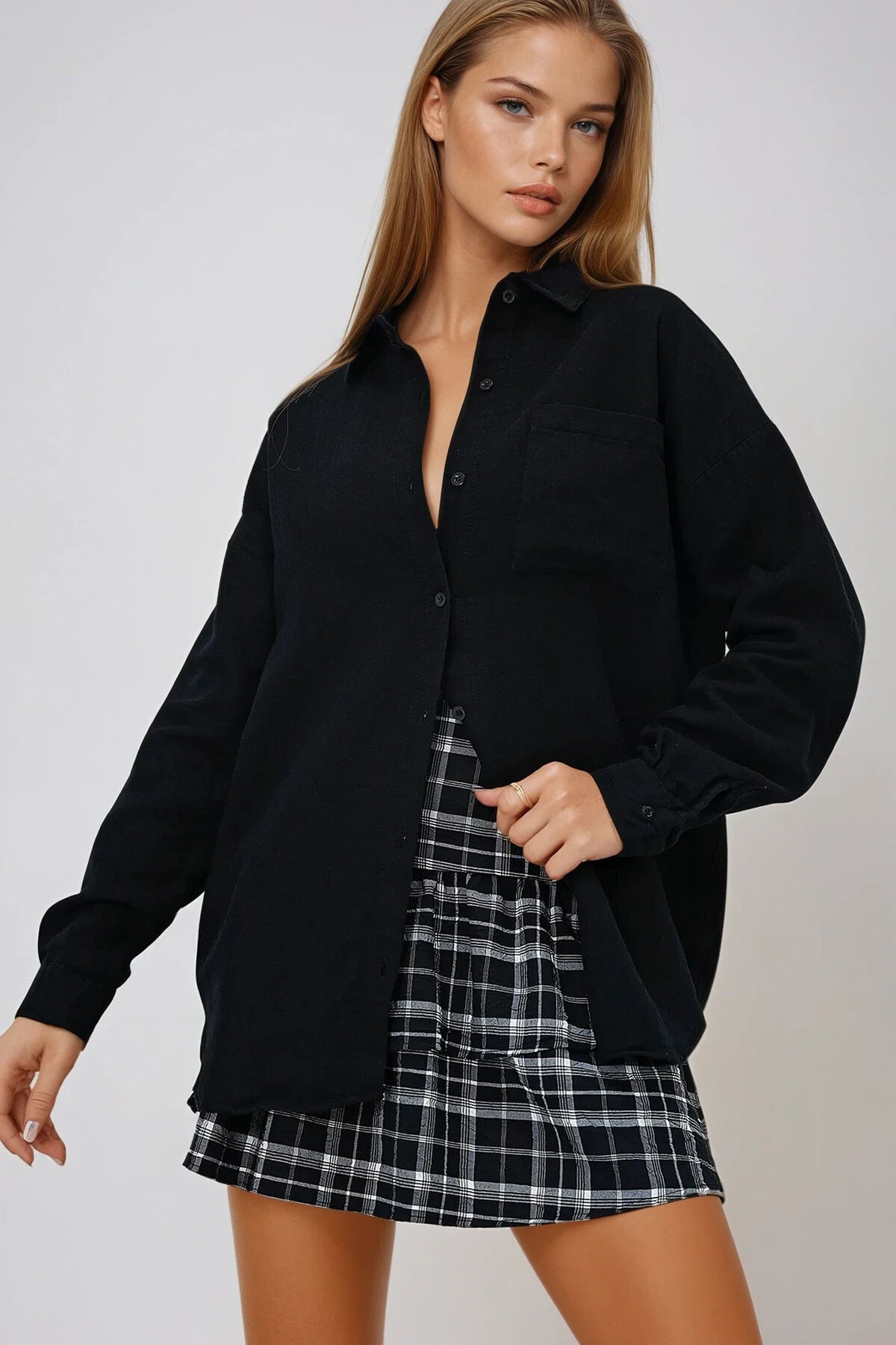 Siyah Tek Cepli Keten Görünümlü Oversize Dokuma Gömlek