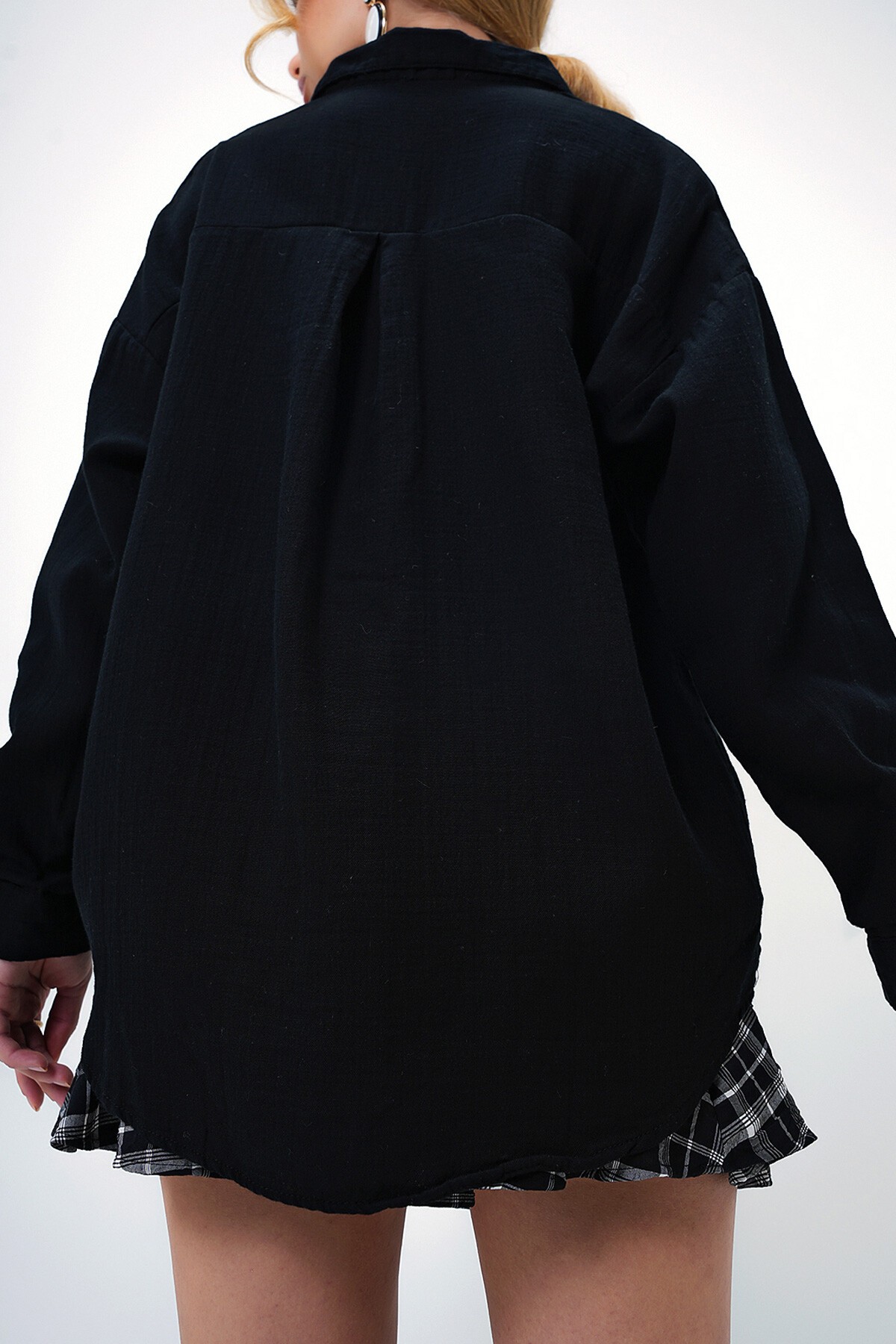 Siyah Tek Cepli Keten Görünümlü Oversize Dokuma Gömlek