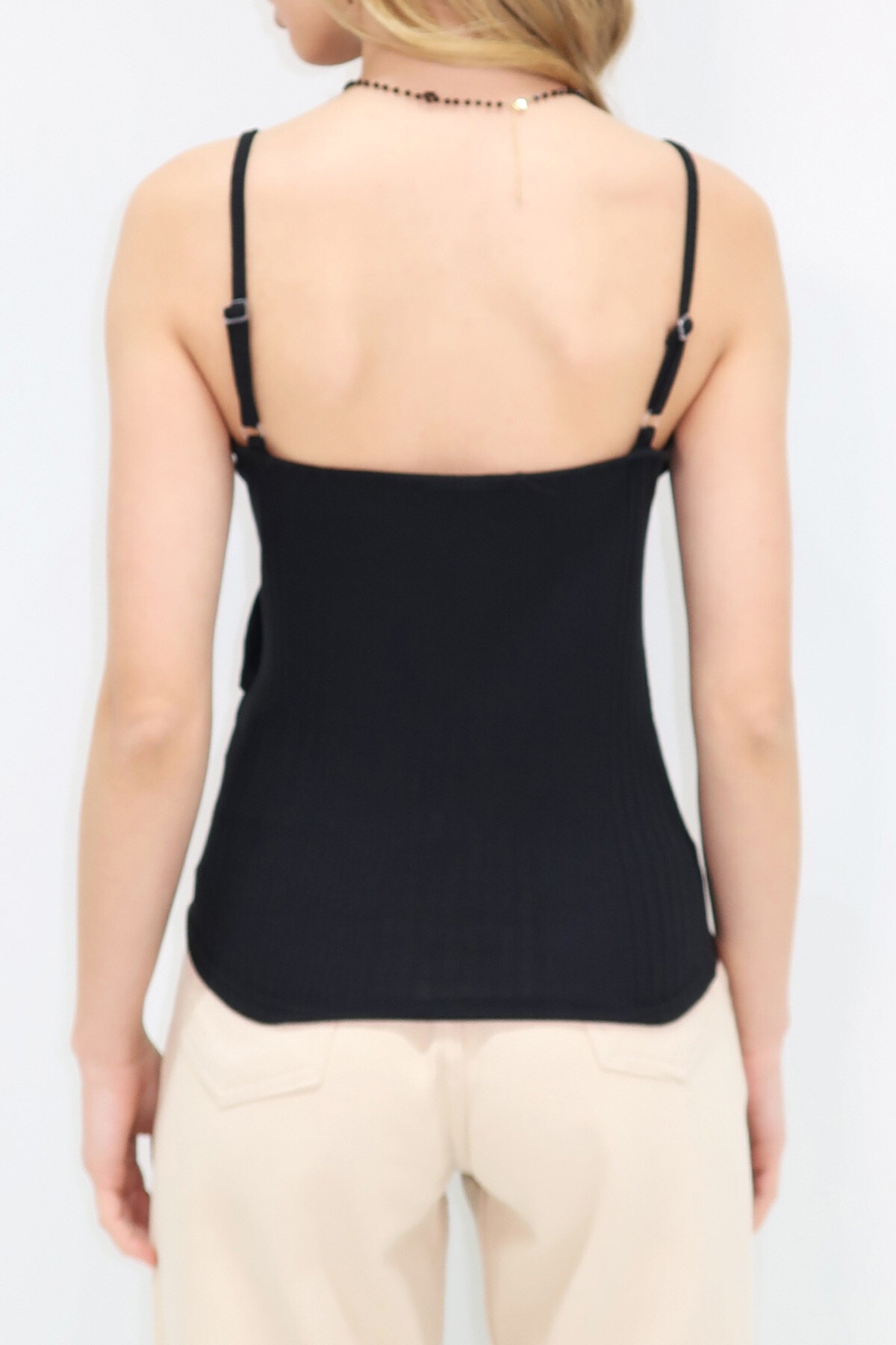 Siyah V Yaka Ayarlanabilir Askılı Önü Fırfırlı Örme Bluz