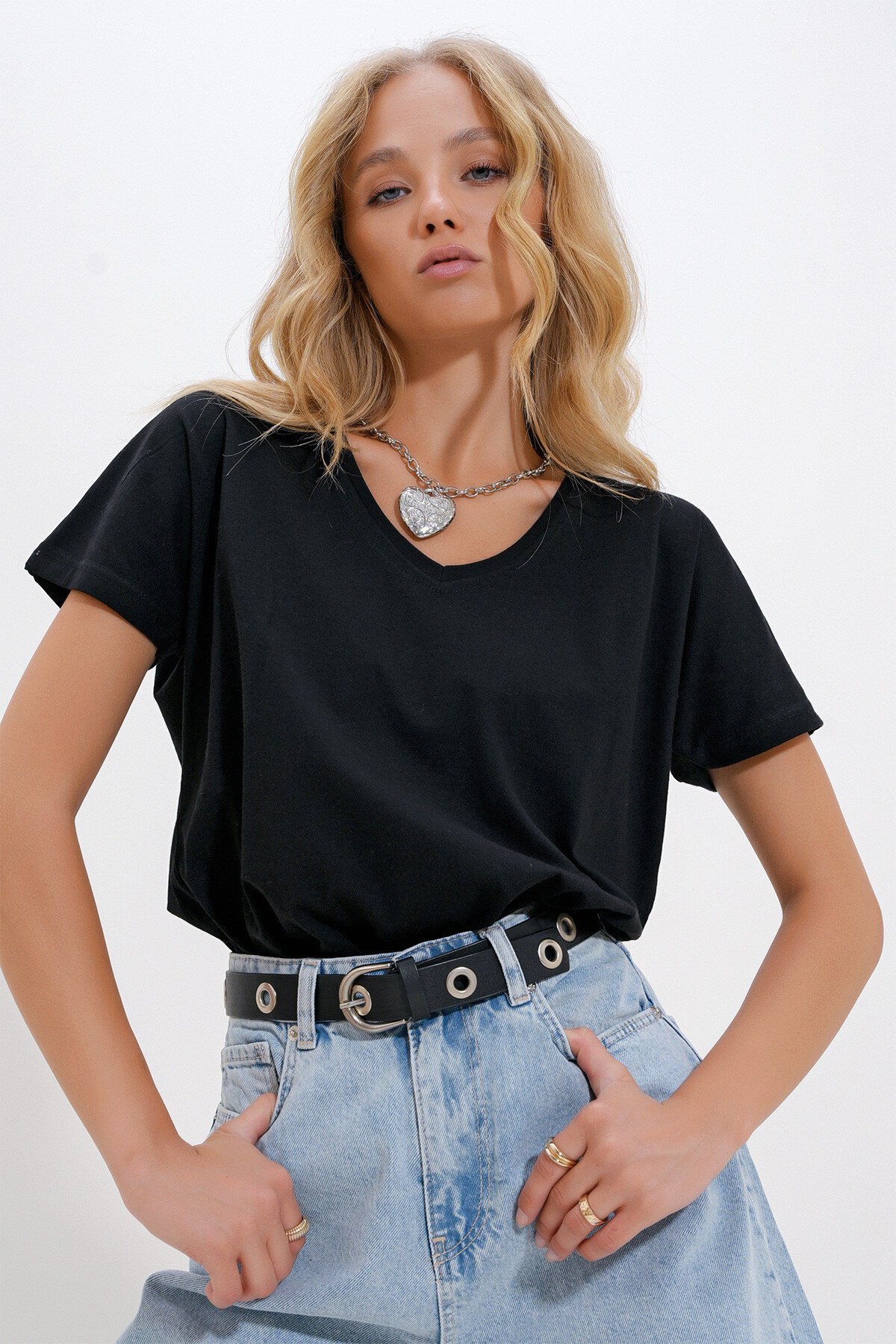 Siyah V Yaka Basic T-Shirt