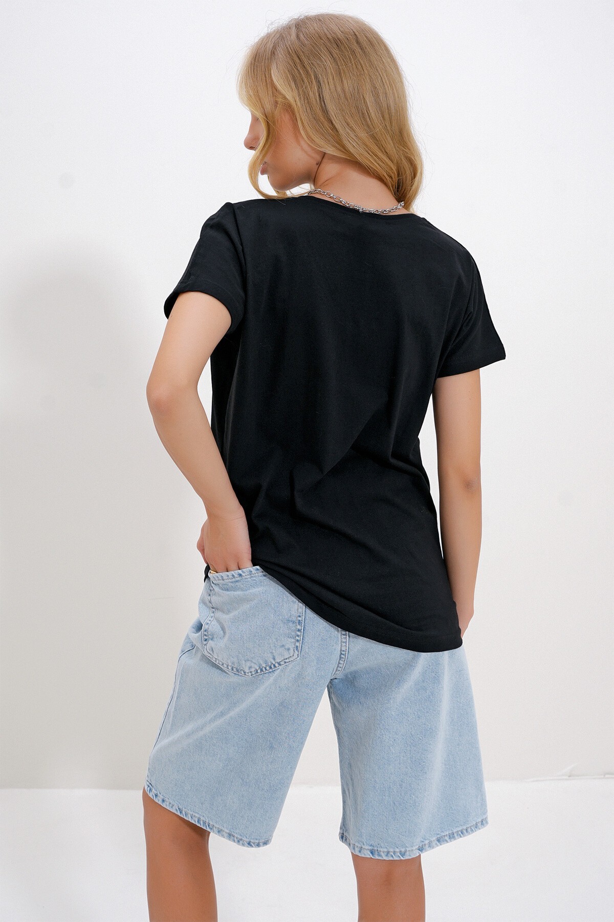 Siyah V Yaka Basic T-Shirt