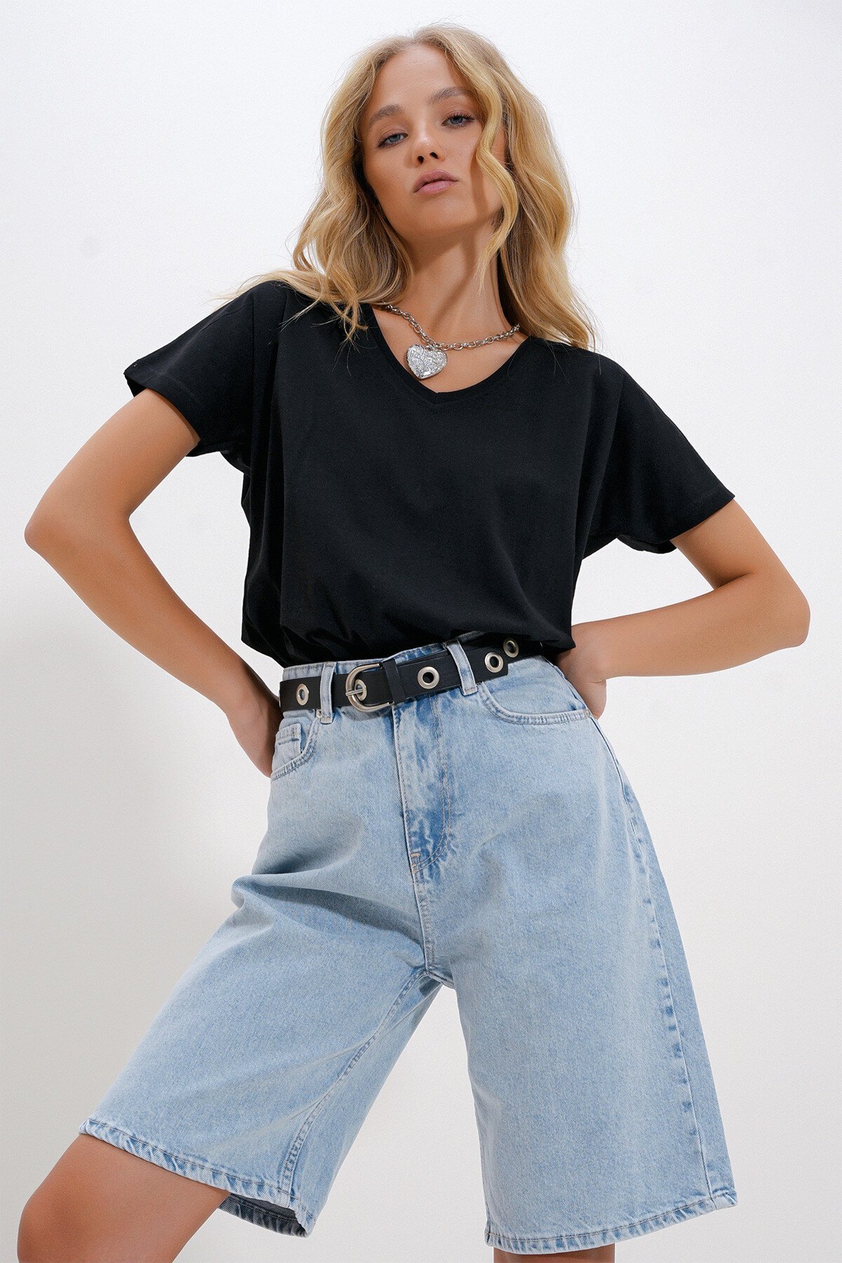 Siyah V Yaka Basic T-Shirt