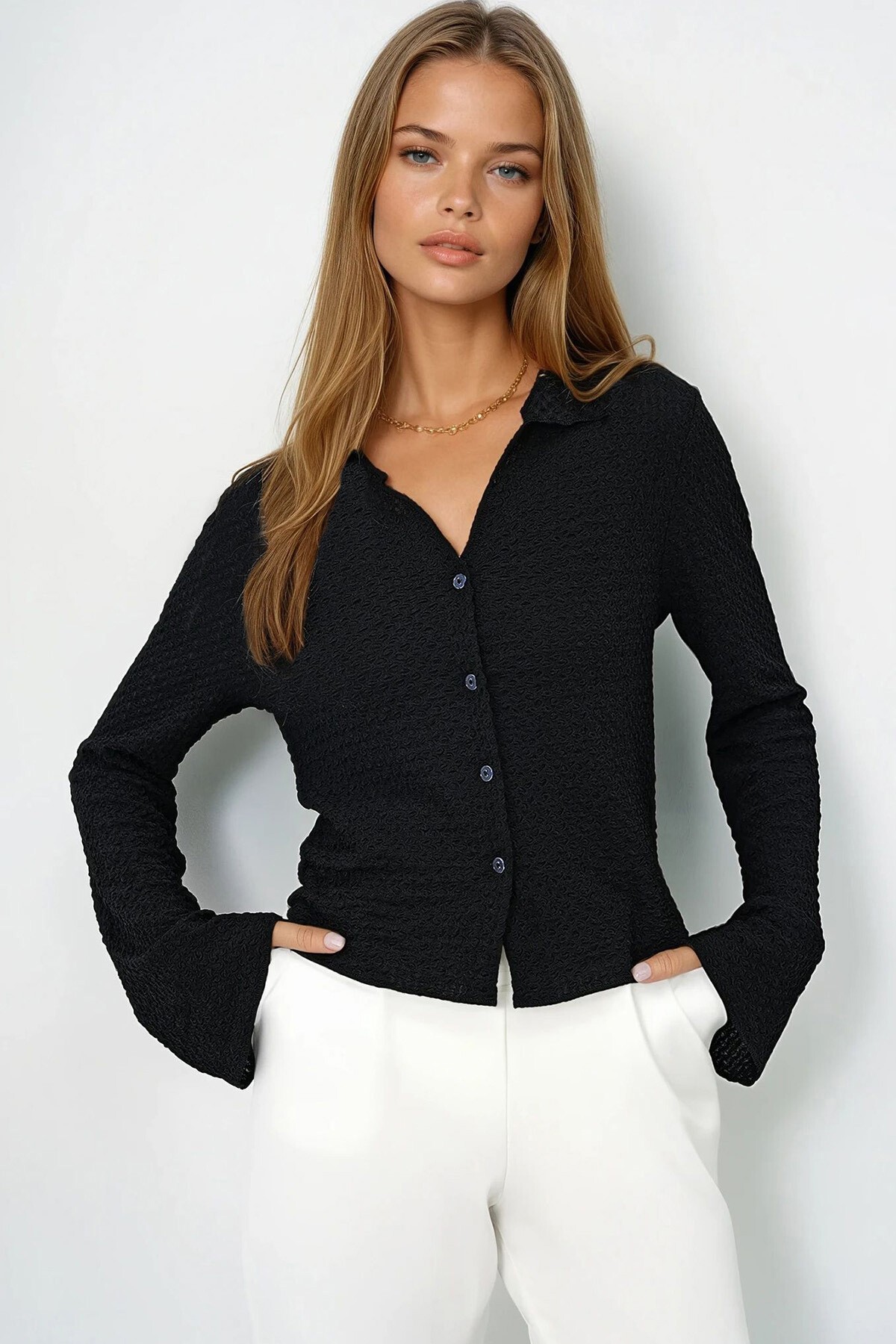 Siyah V Yaka İspanyol Kollu Gofre Kumaş Yazlık Gömlek