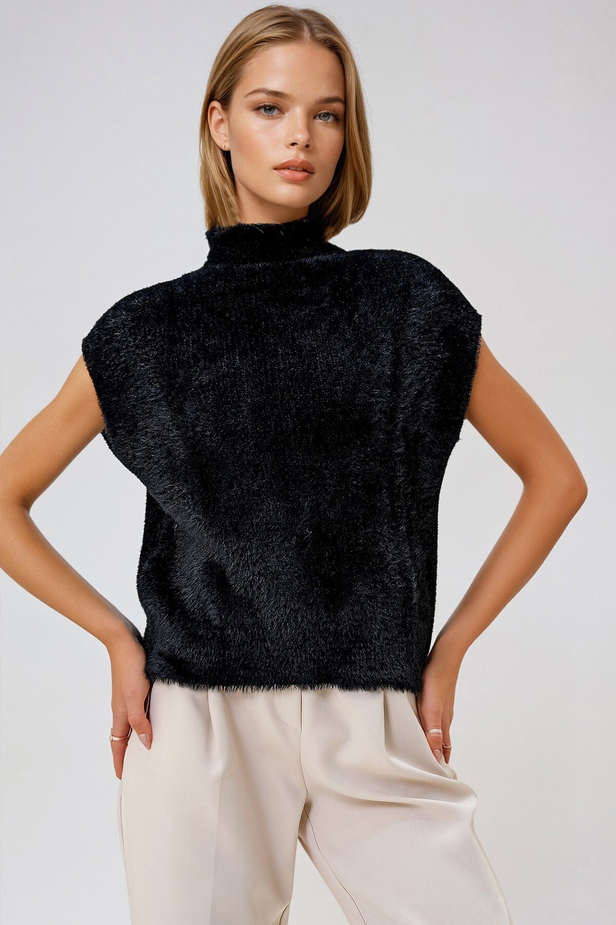 Siyah Yarım Balıkçı Yaka Yumoş İplik Triko Süveter Kazak