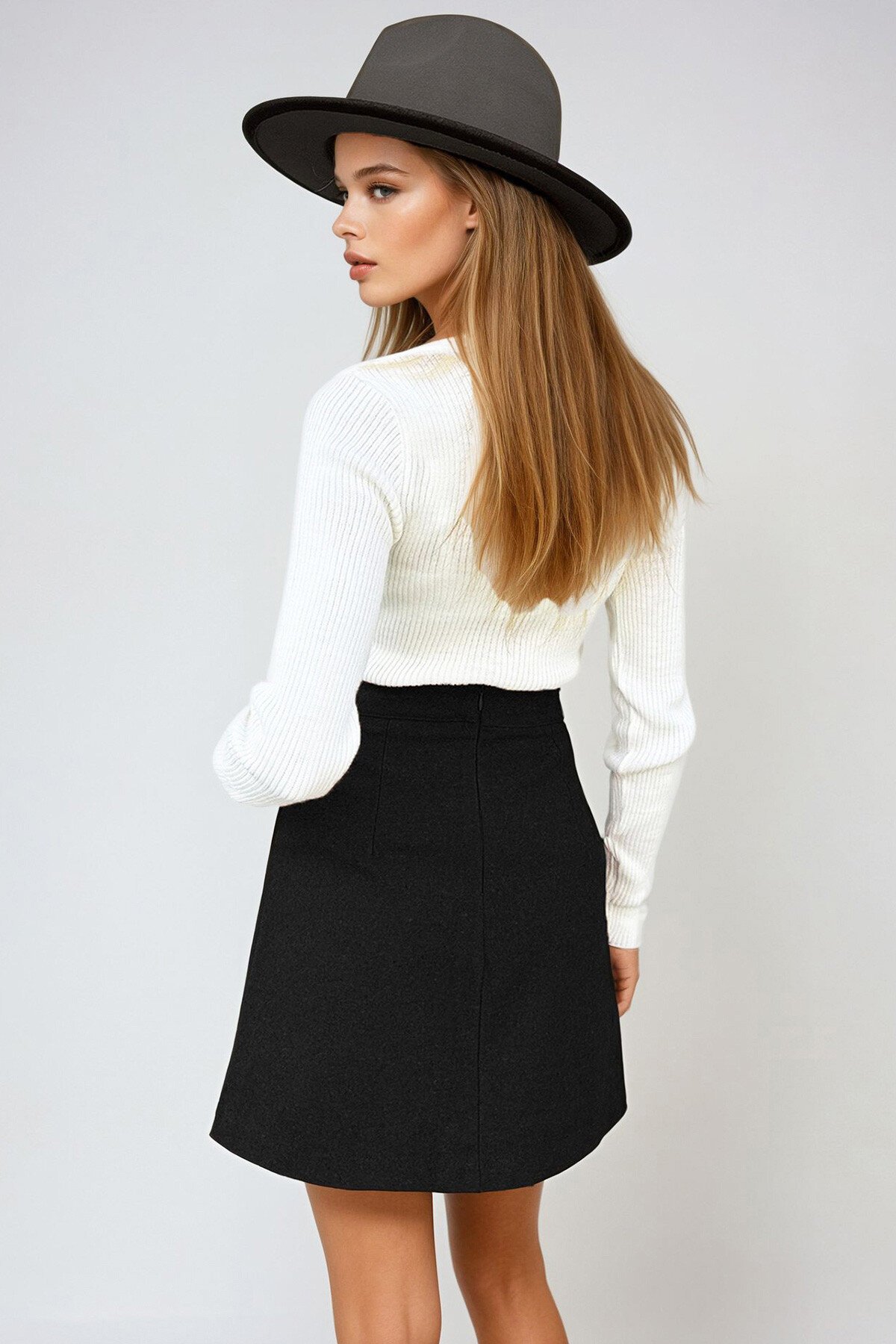 Siyah Yırtmaçlı Fermuar Kapamalı Kaşe Etek