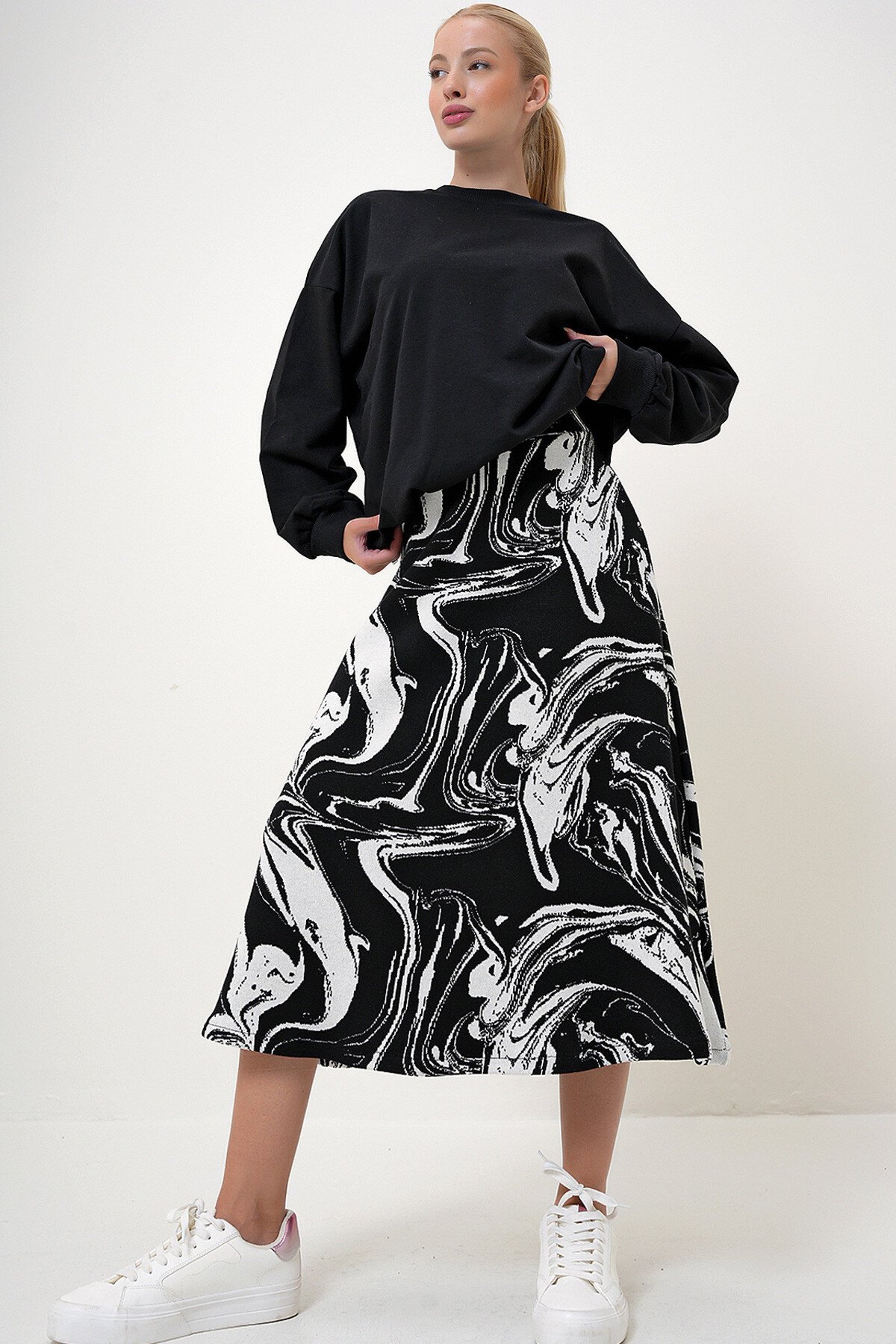 Siyah Yüksek Bel Beli Lastikli A Form Uzun Etek